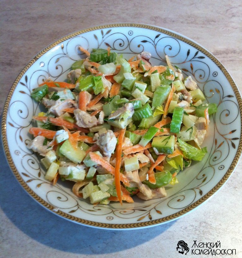 Салат с морковкой и сельдереем