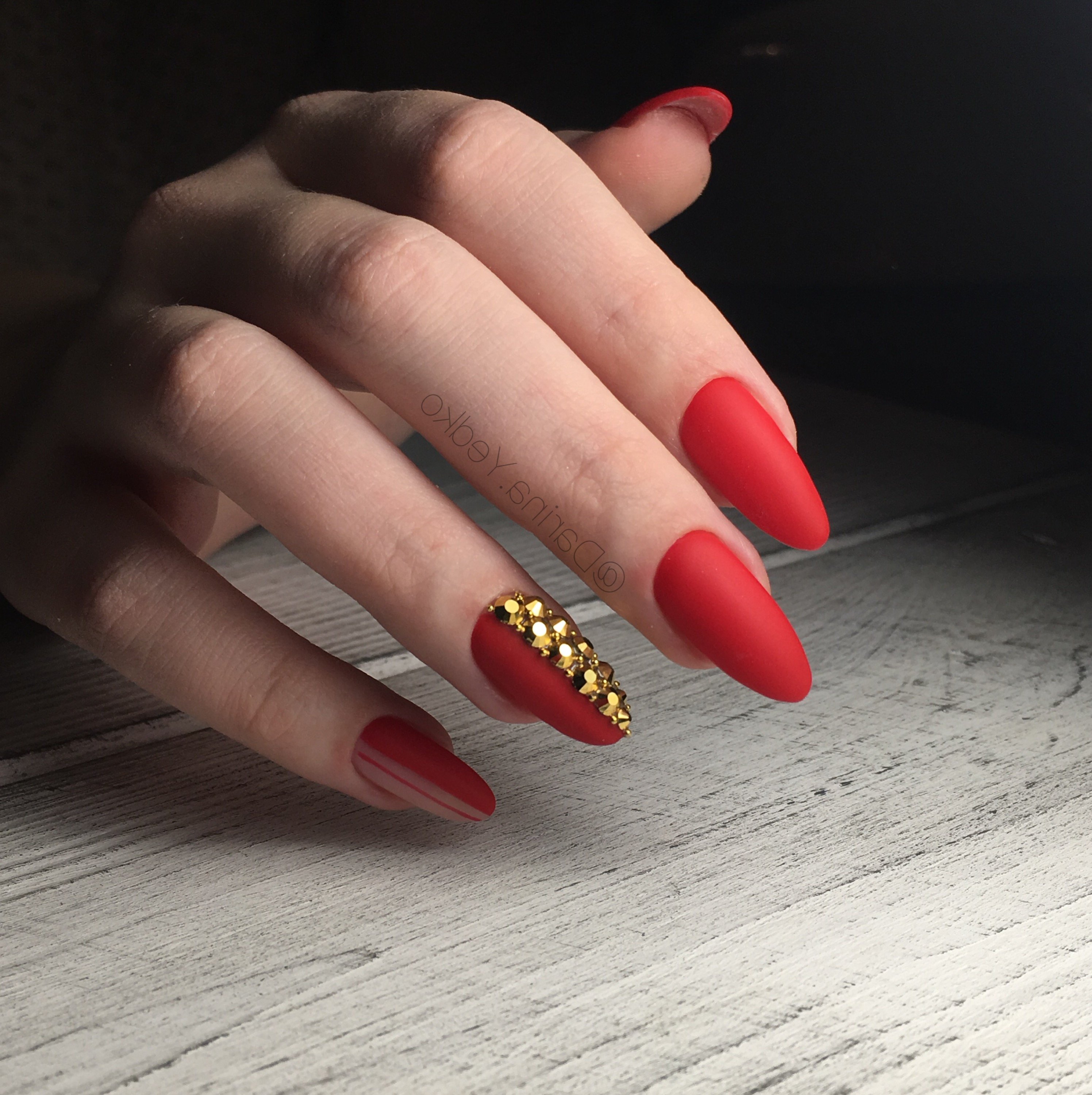 Дизайн Ногтей Красный Матовый С Золотом