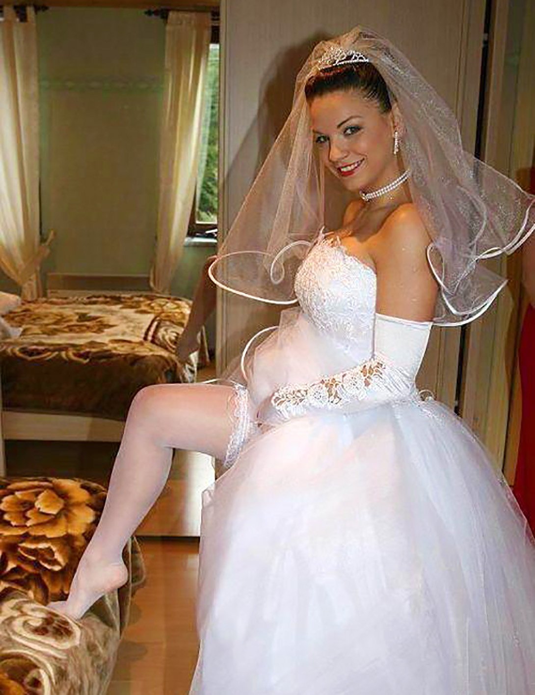 Секс с грудастой красоткой в свадебном платье