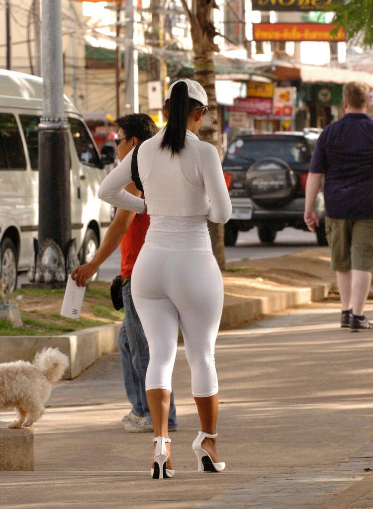 Candid Pawg Walk Plump Booty