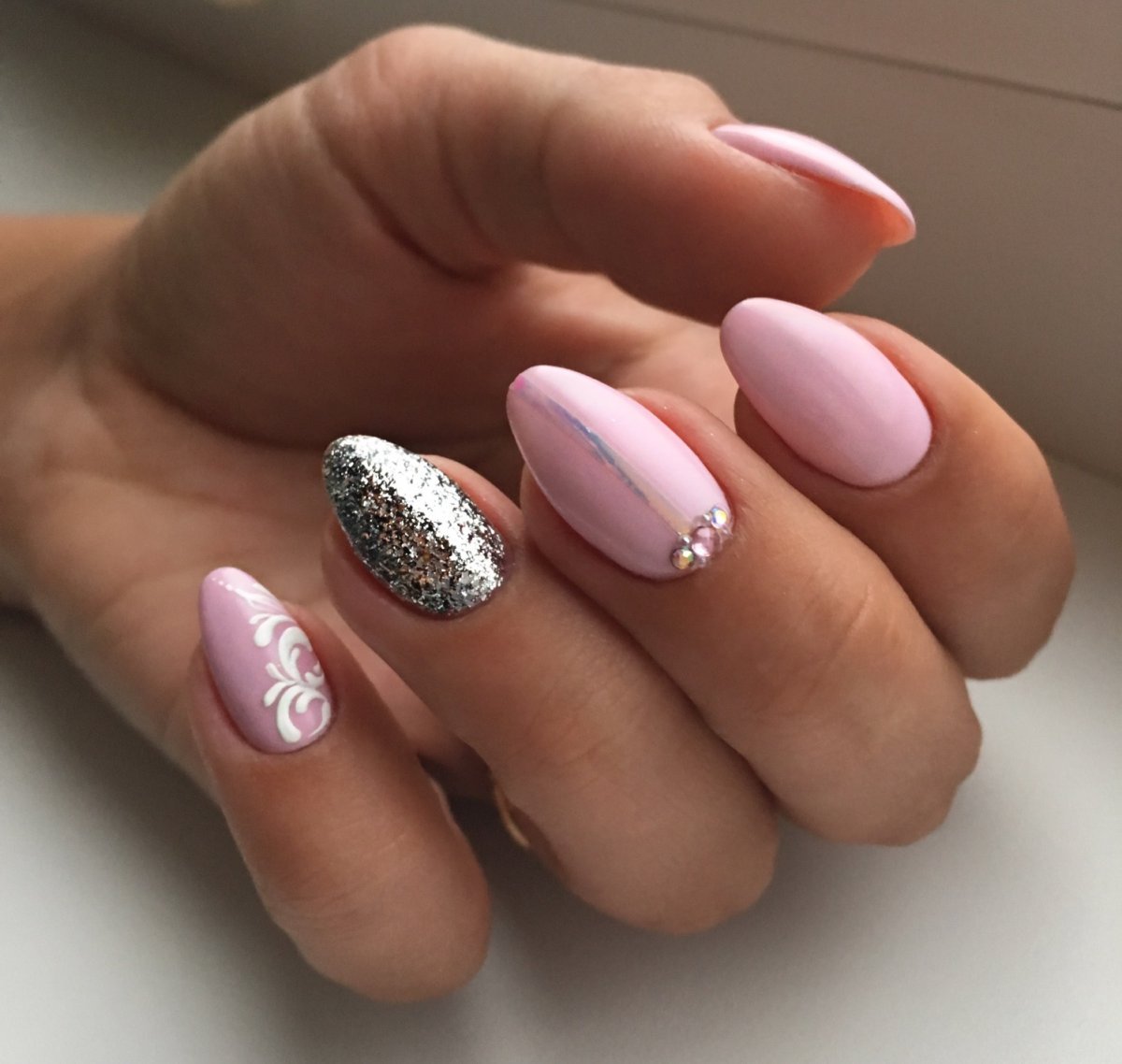 Розовый Маникюр С Дизайном Овальные Ногти