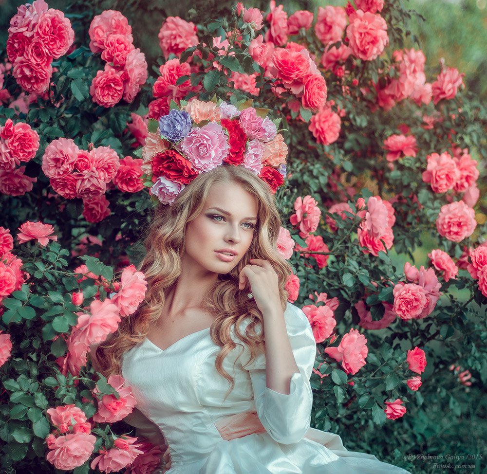 Девушка С Розовыми Розами Фото