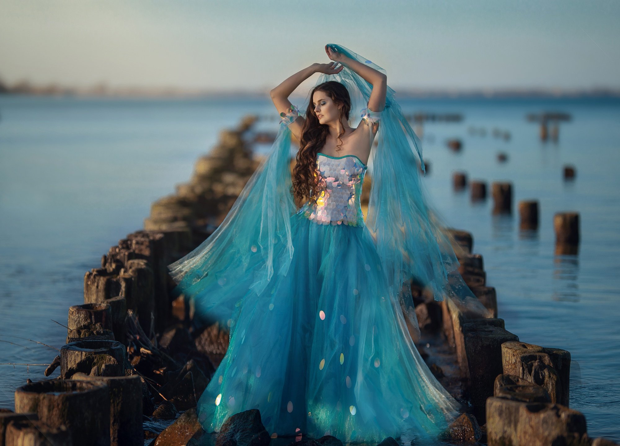 Девушка В Голубом Платье Фото