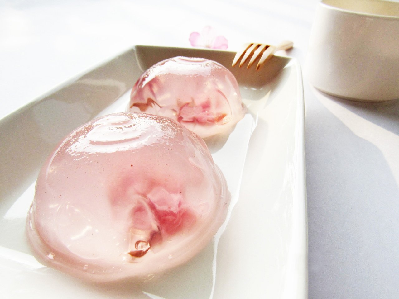 Японская спермоглотка не только получила десерт но и умылась 