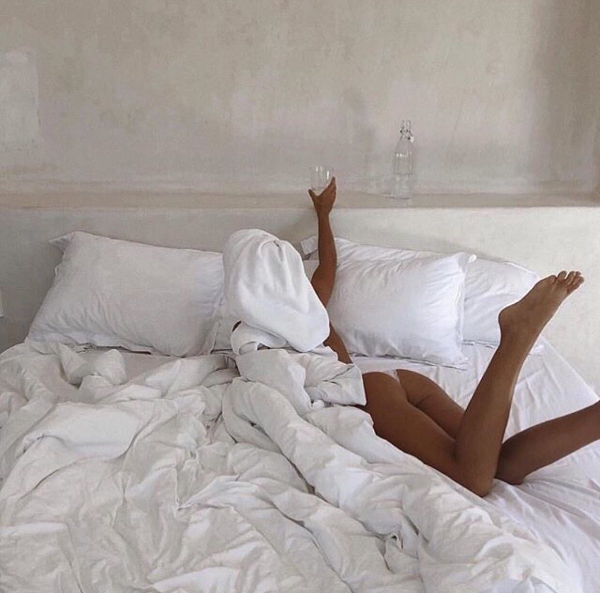 Фото утренней фотосъемки голой девушки в постели