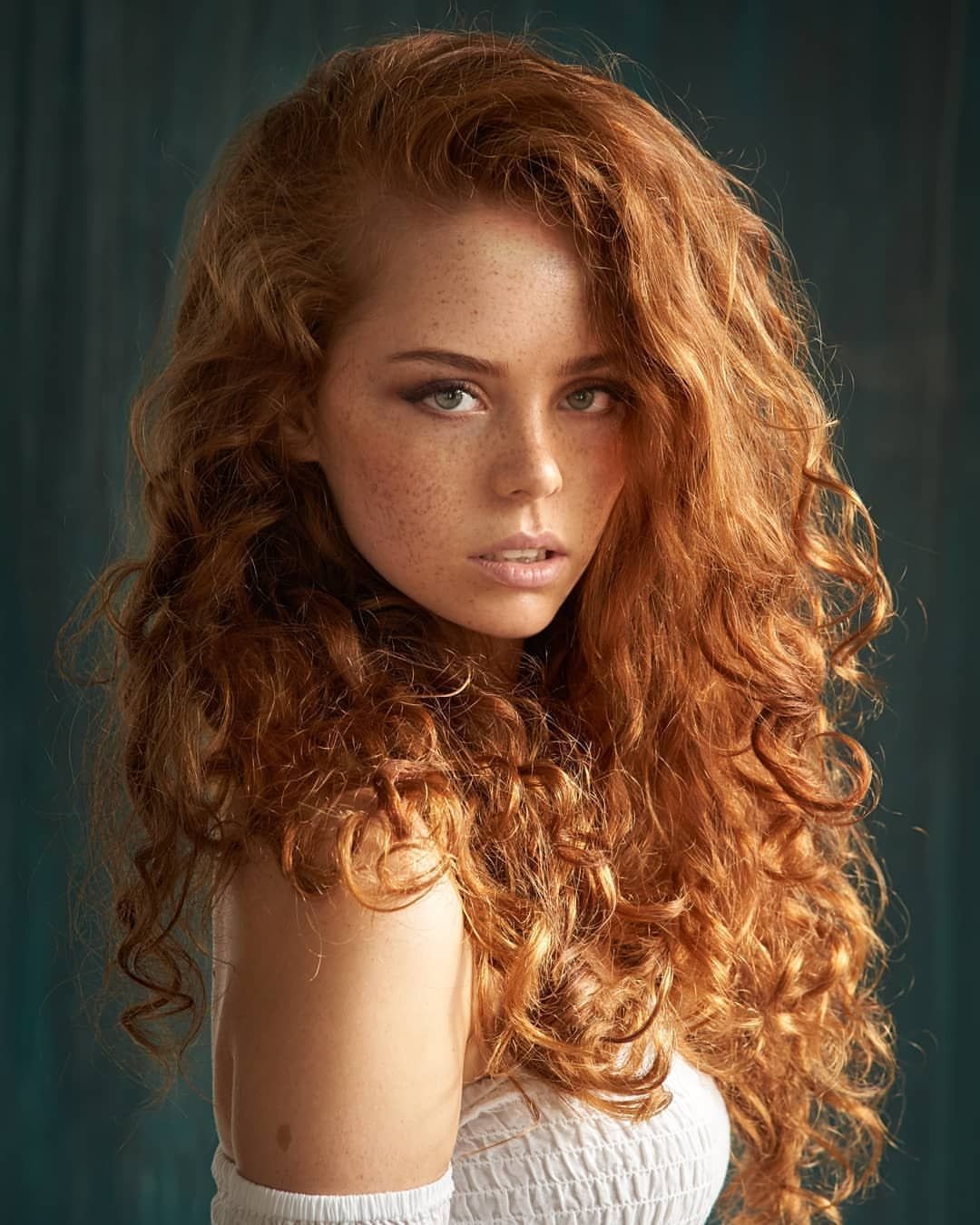 Очень Красивая Девушка С Золотыми Волосами Фото