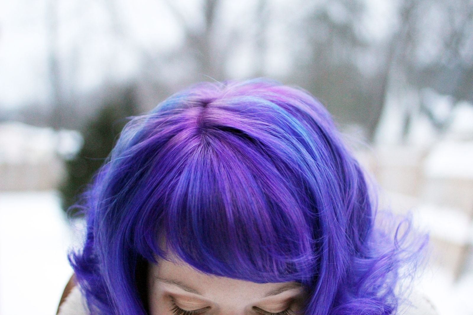 Фото голой жопы девушки с фиолетовыми волосами