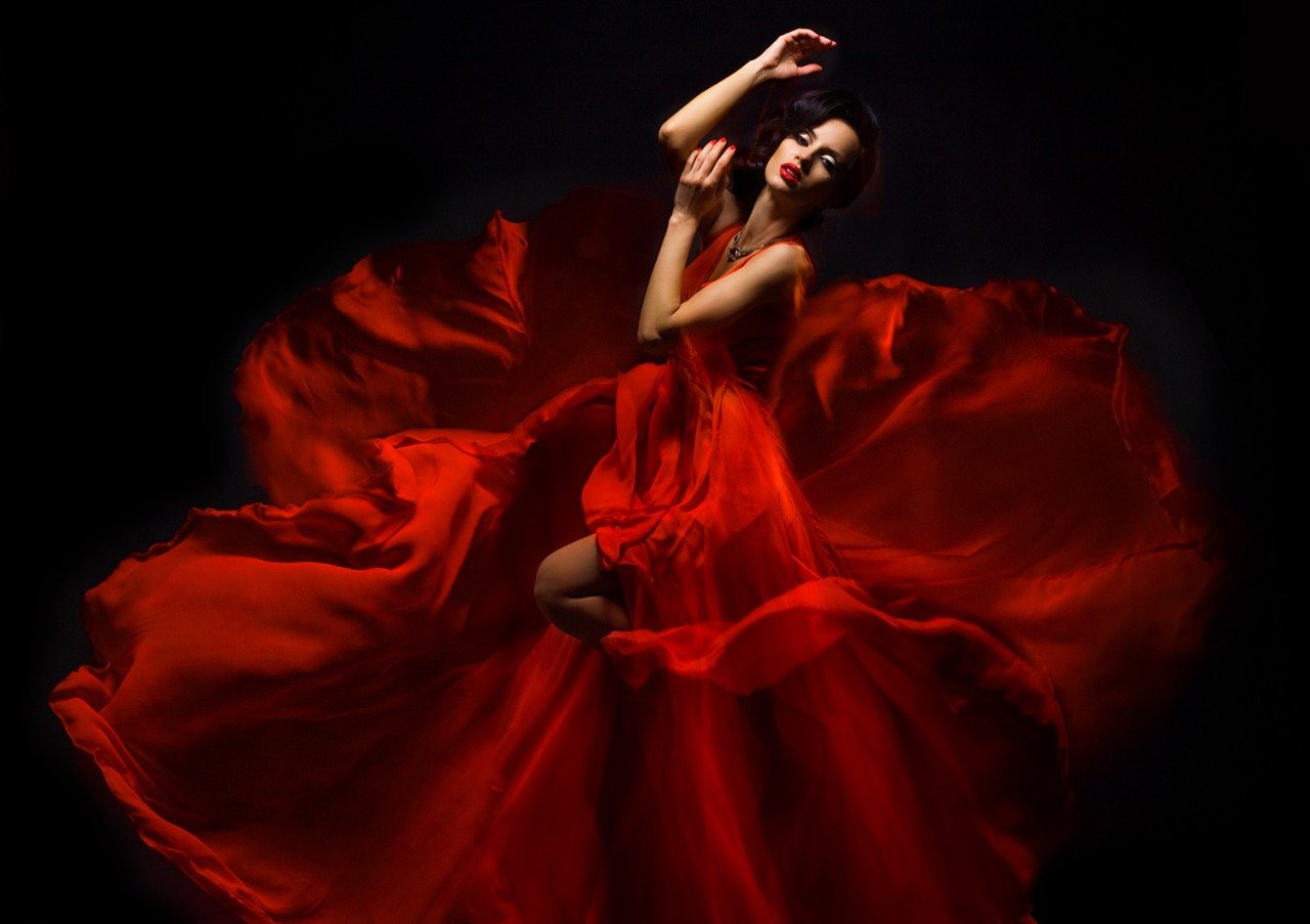 Майя Ночь Красное Платье