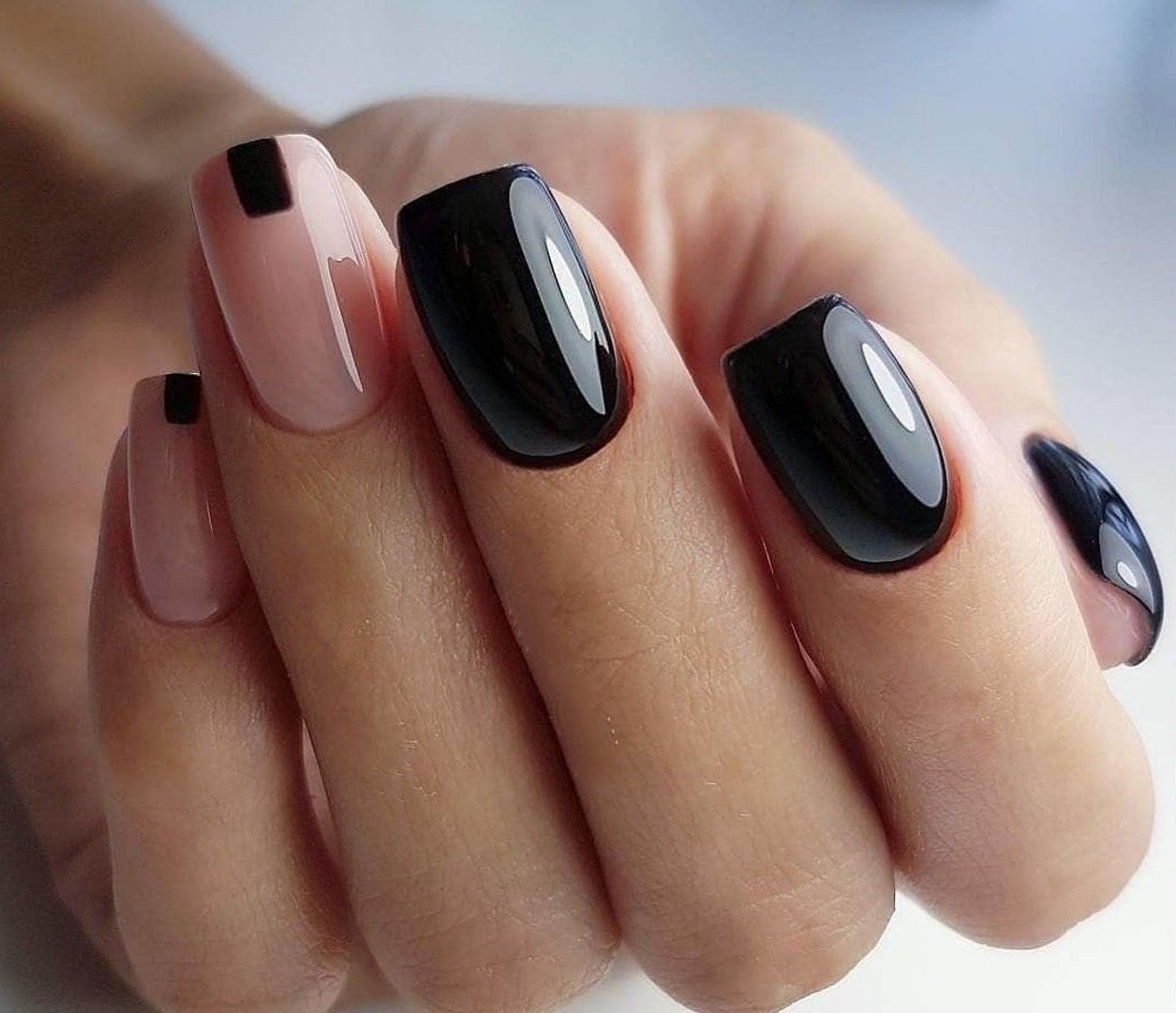 Короткие Ногти С Черным Дизайном Фото