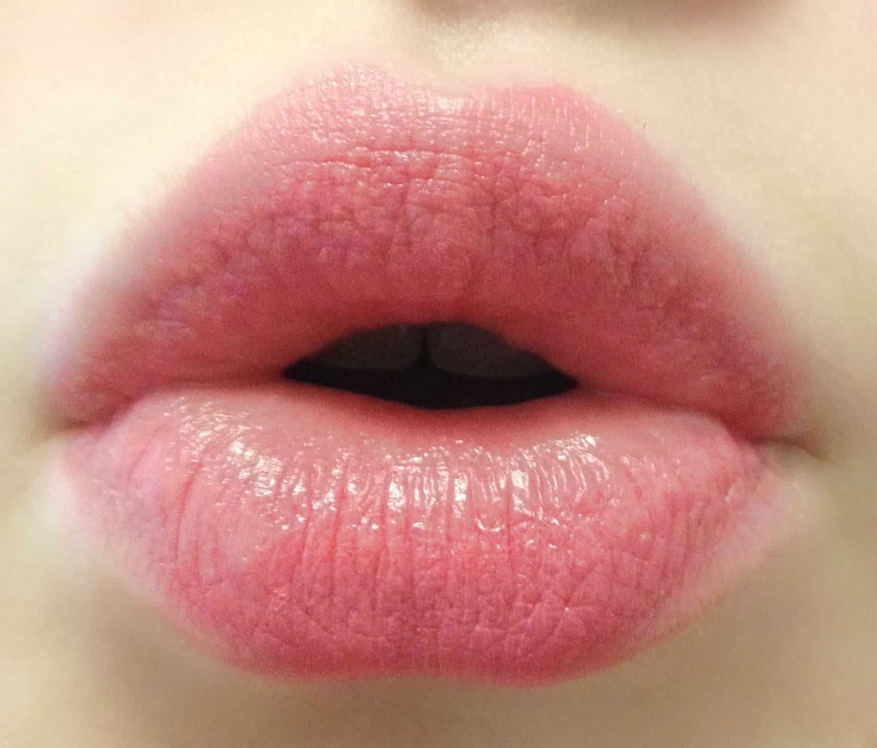 Розовый вход и маленькие губы киски фото