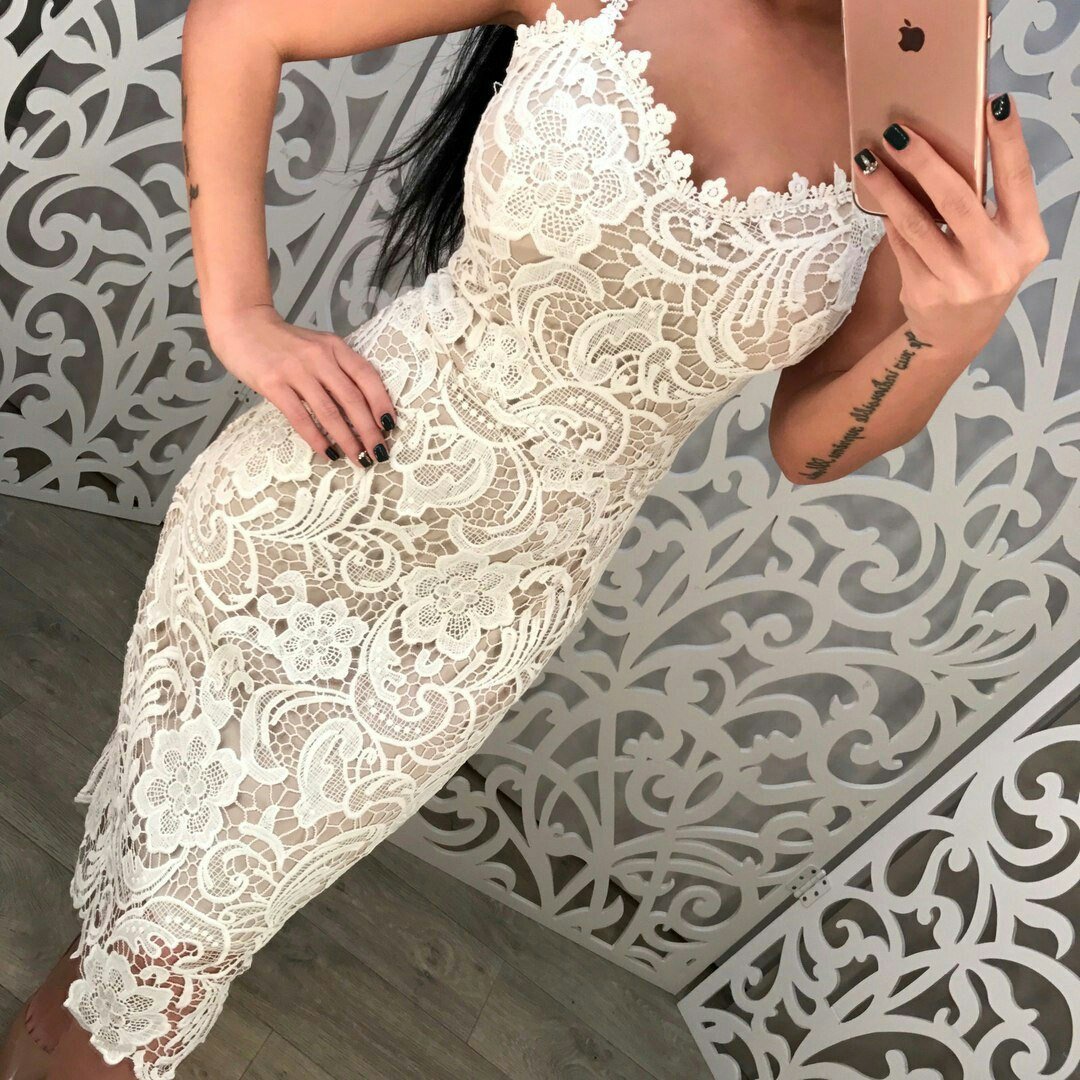 Шикарная модель Vanessa в белом кружевном платье