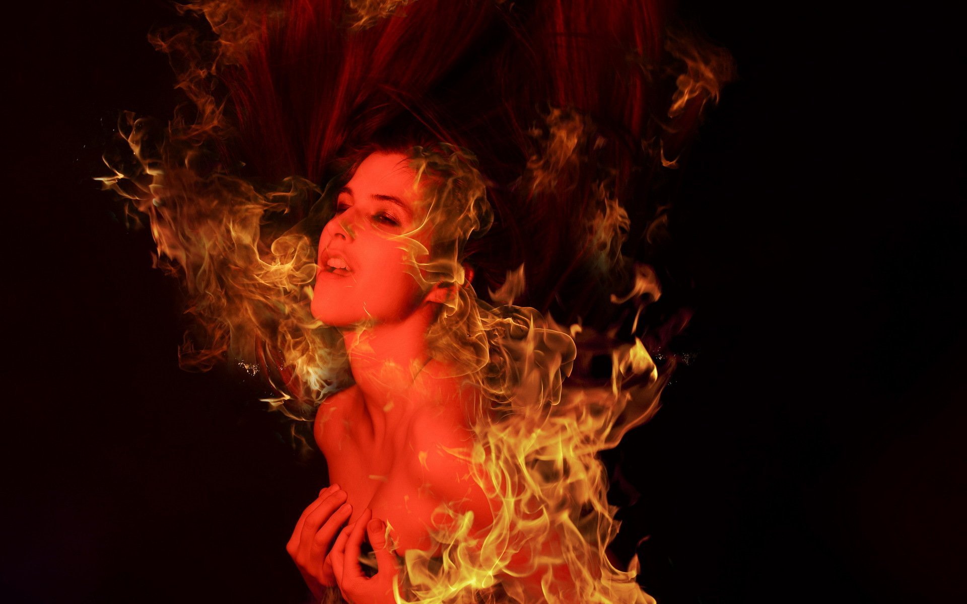 Огненная богиня дышит страстью - порно фото
