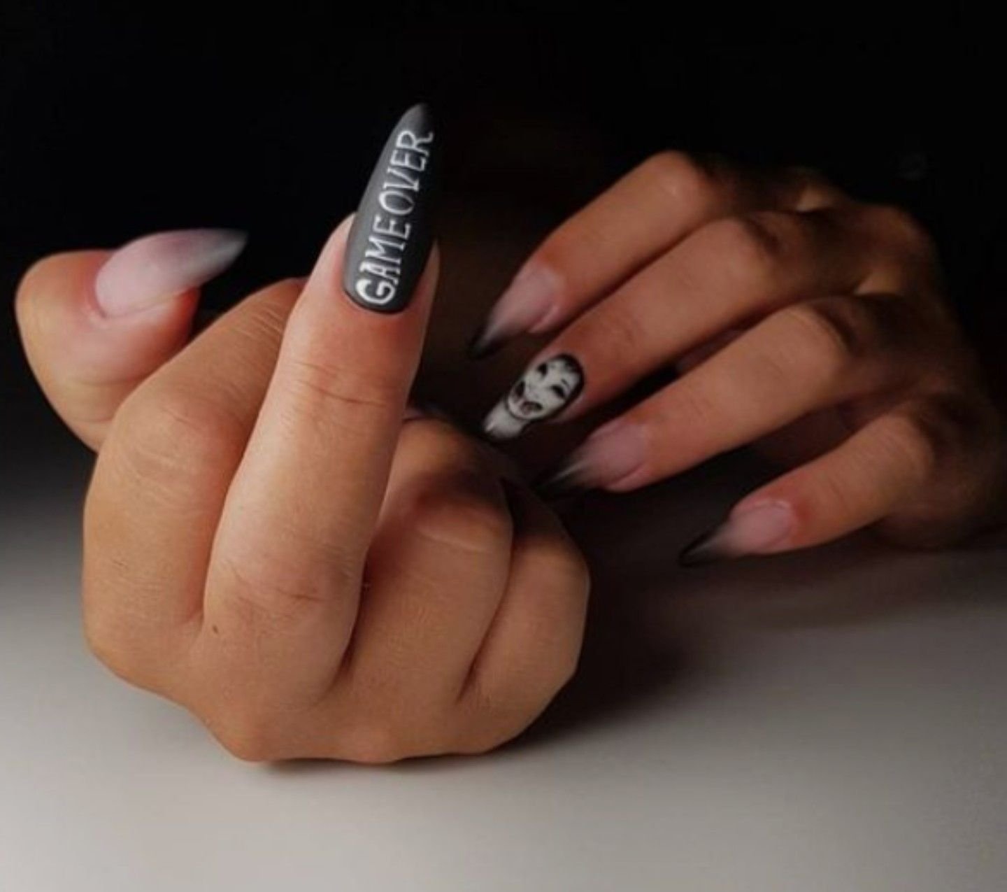 Маникюр с надписями на ногтях на русском (21 фото) .