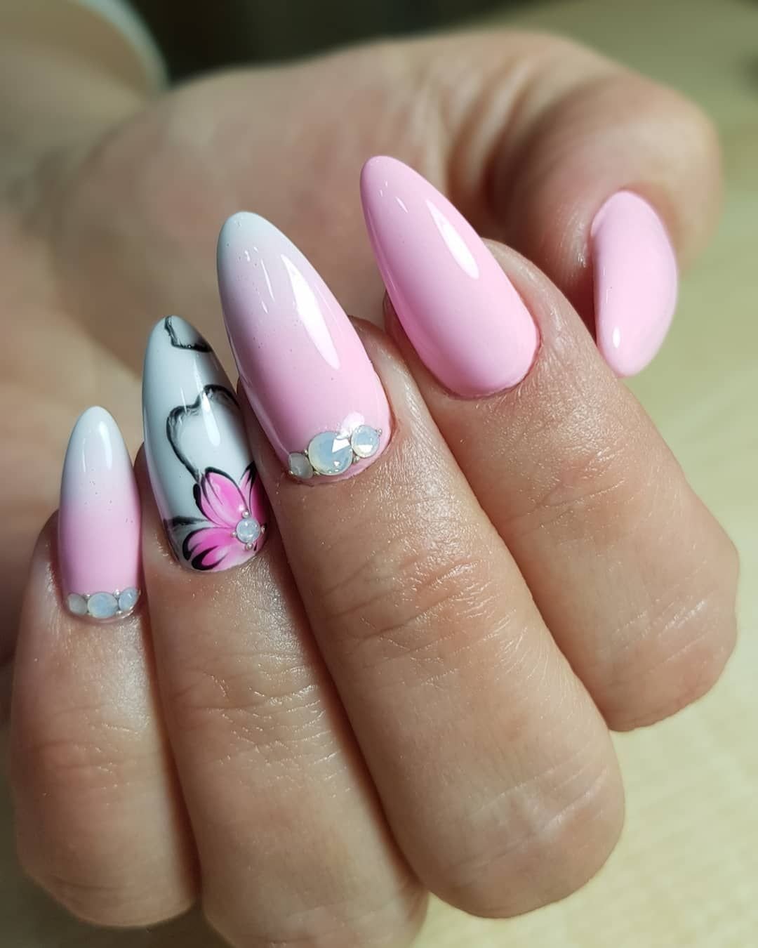 Ногти весенние нежные фото. Розовые ногти. Р̸о̸з̸о̸в̸ы̸й̸ м̸а̸н̸и̸к̸. Нежно розовые ногти. Шикарные ногти.