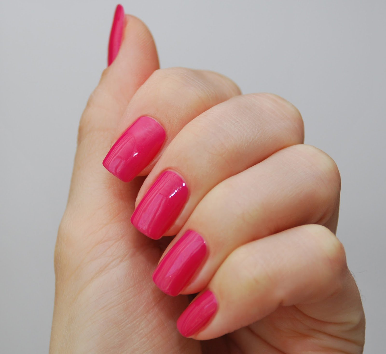 Маникюр цвет лака для ногтей. Малиновый маникюр. Малиновые ногти. Малиновый цвет ногтей. Ярко розовый маникюр.
