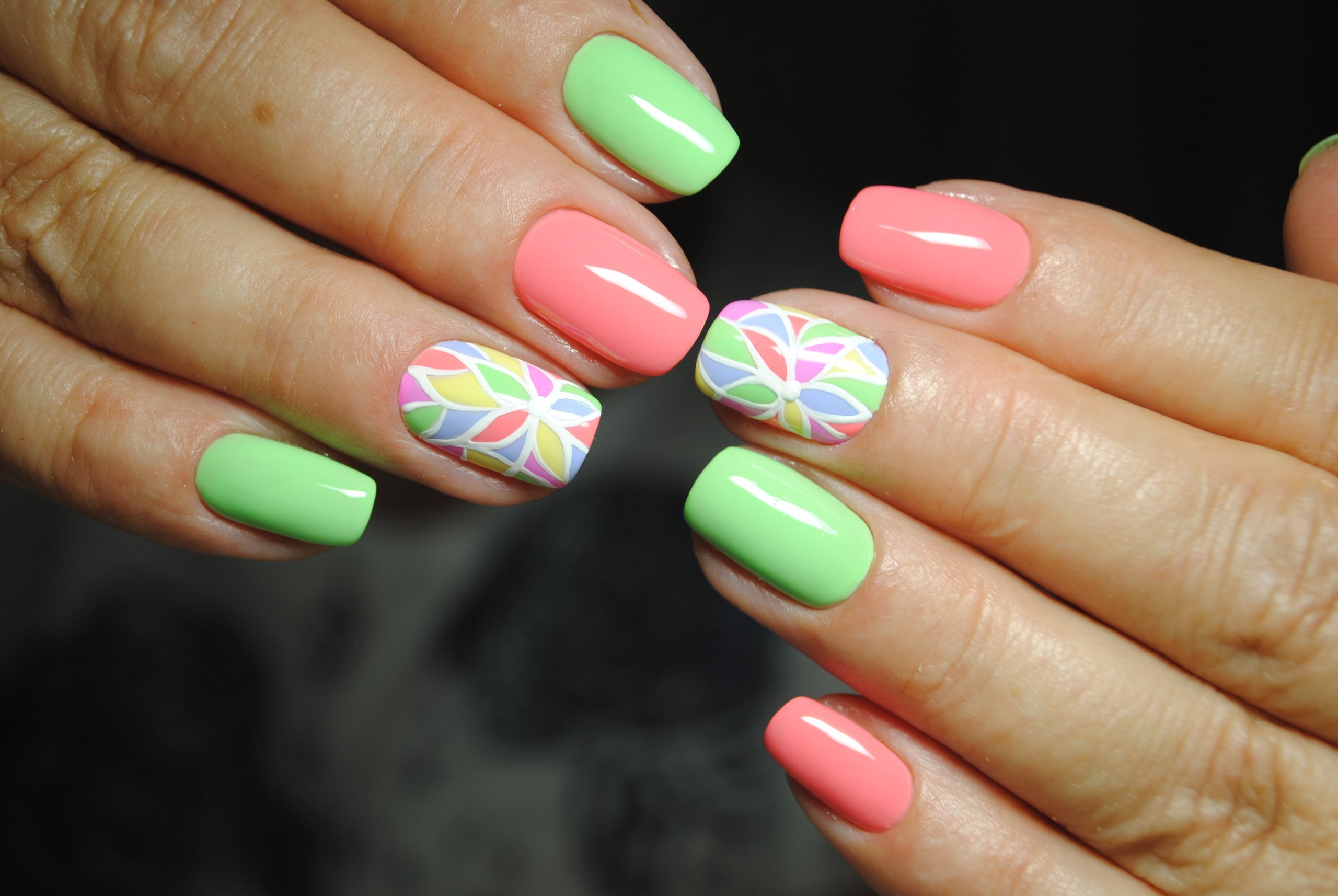 Весенний дизайн ногтей на короткие ногти квадратной. Летний маникюр разноцветный. Яркий маникюр. Ногти яркие летние. Яркие разноцветные ногти.