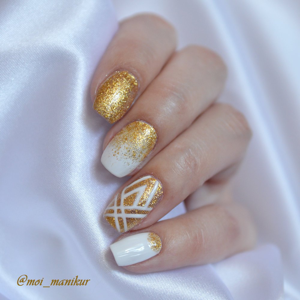 Дизайн ногтей золотом цвете. Золотые ногти. Ногти золотистые. Маникюр белый с золотым. Ногти бело золотистые.