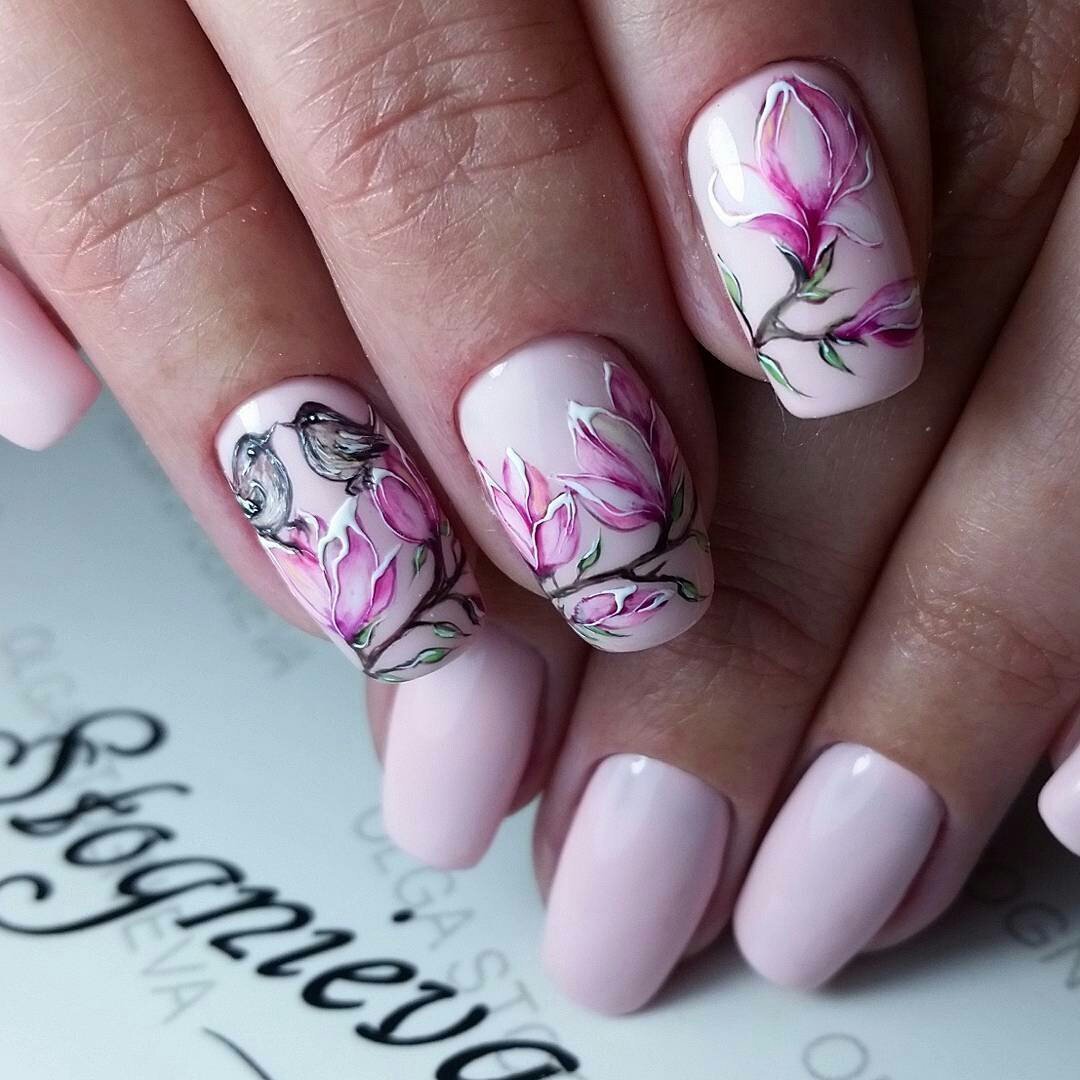 Красивый весенний дизайн ногтей 2024. Цветы на ногтях. Весенние ногти. Маникюр с цветами. Маникюр с рисунком.