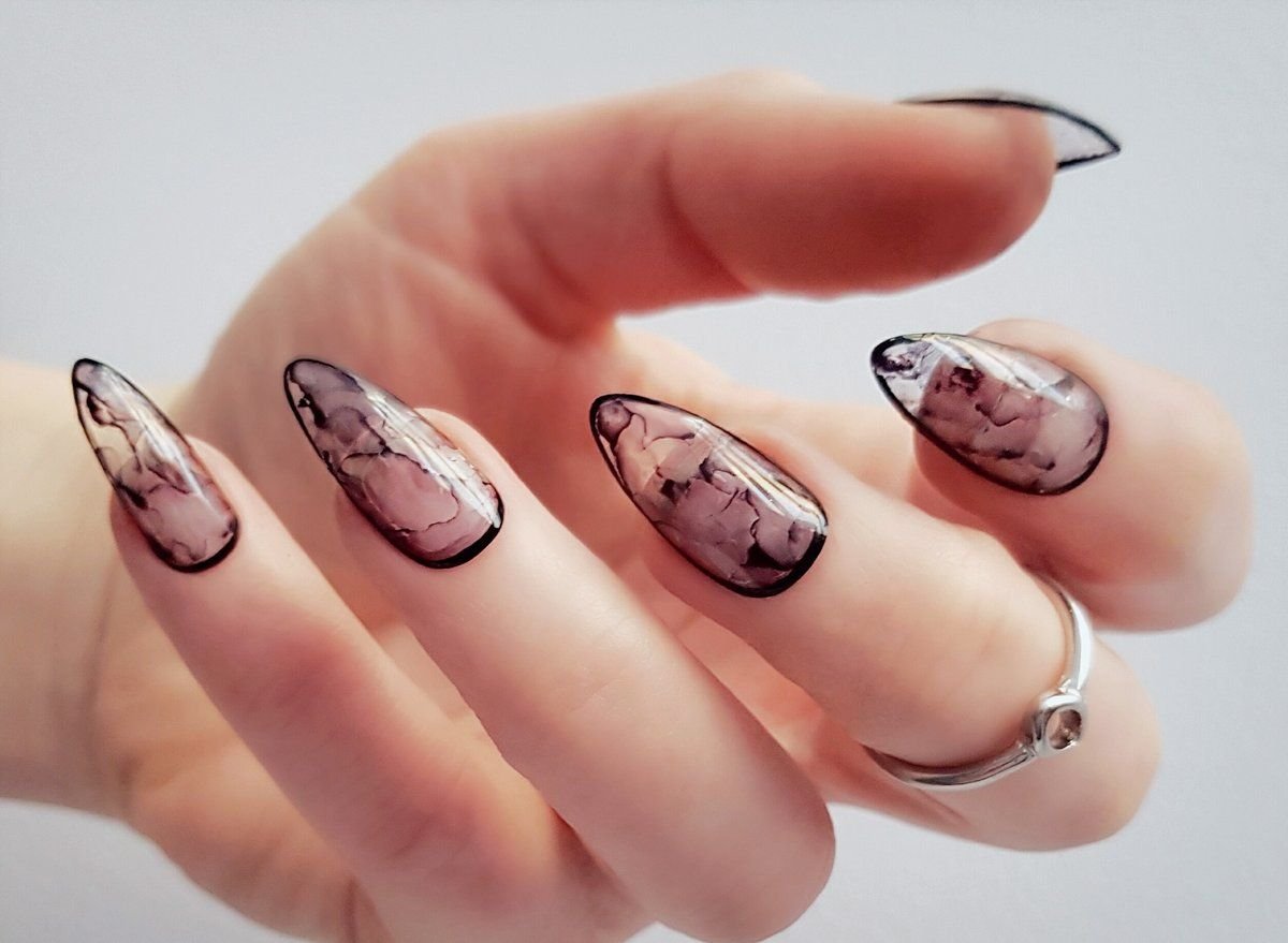 Жидкий дизайн ногтей. Необычный маникюр. Ногти. Прозрачные ногти дизайн. Прозрачные ногти с рисунком.