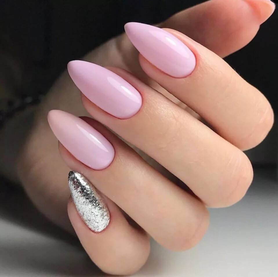 Дизайн ногтей нежный миндалевидный. Розовый маникюр миндальной. Розовые овальные ногти. Розовые миндальные ногти. Розовый маникюр на овальные ногти.