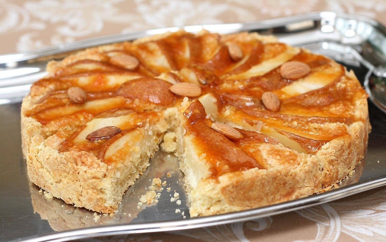 Яблочное пирог в домашних условиях. Яблочно твороженный пирог. Творожный пирог с яблоками. Яблочный пирог с творогом. Пирог с творогом и яблоками.