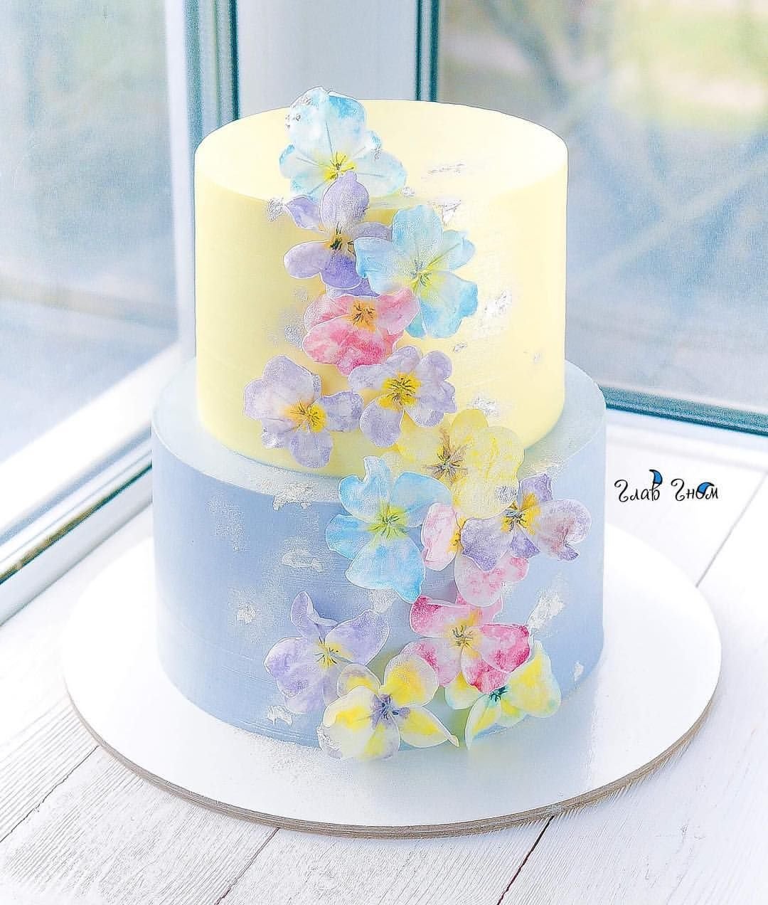 Украшения из вафельной бумаги. Украшение торта вафельными цветами. Торт с вафельными цветами. Декор торта цветами из вафельной бумаги. Вафельные цветы для торта.