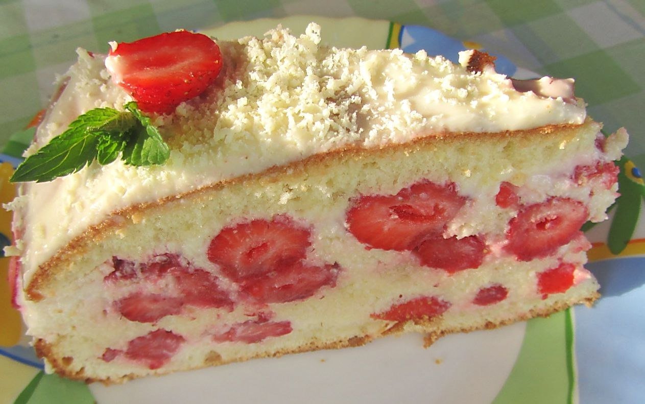 Бисквитный торт со сметанным кремом и вишней рецепт с фото пошагово