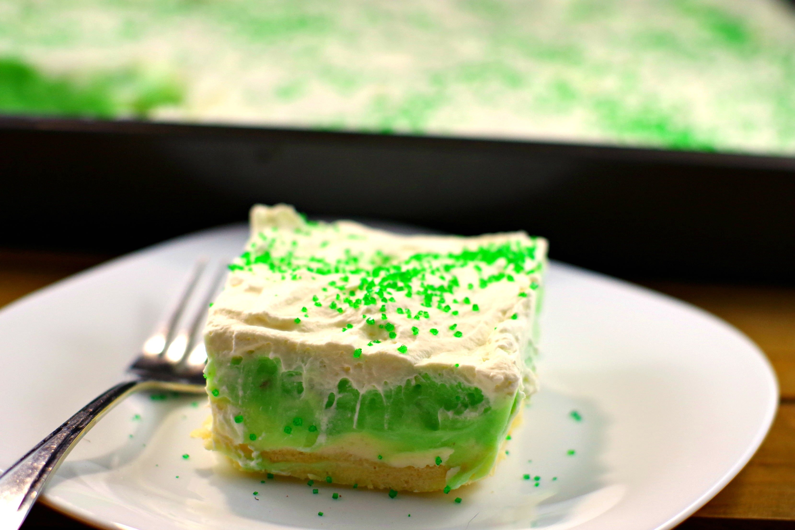 Зеленые сладости. Зеленый десерт. Фисташковый десерт. Десерты зеленого цвета.