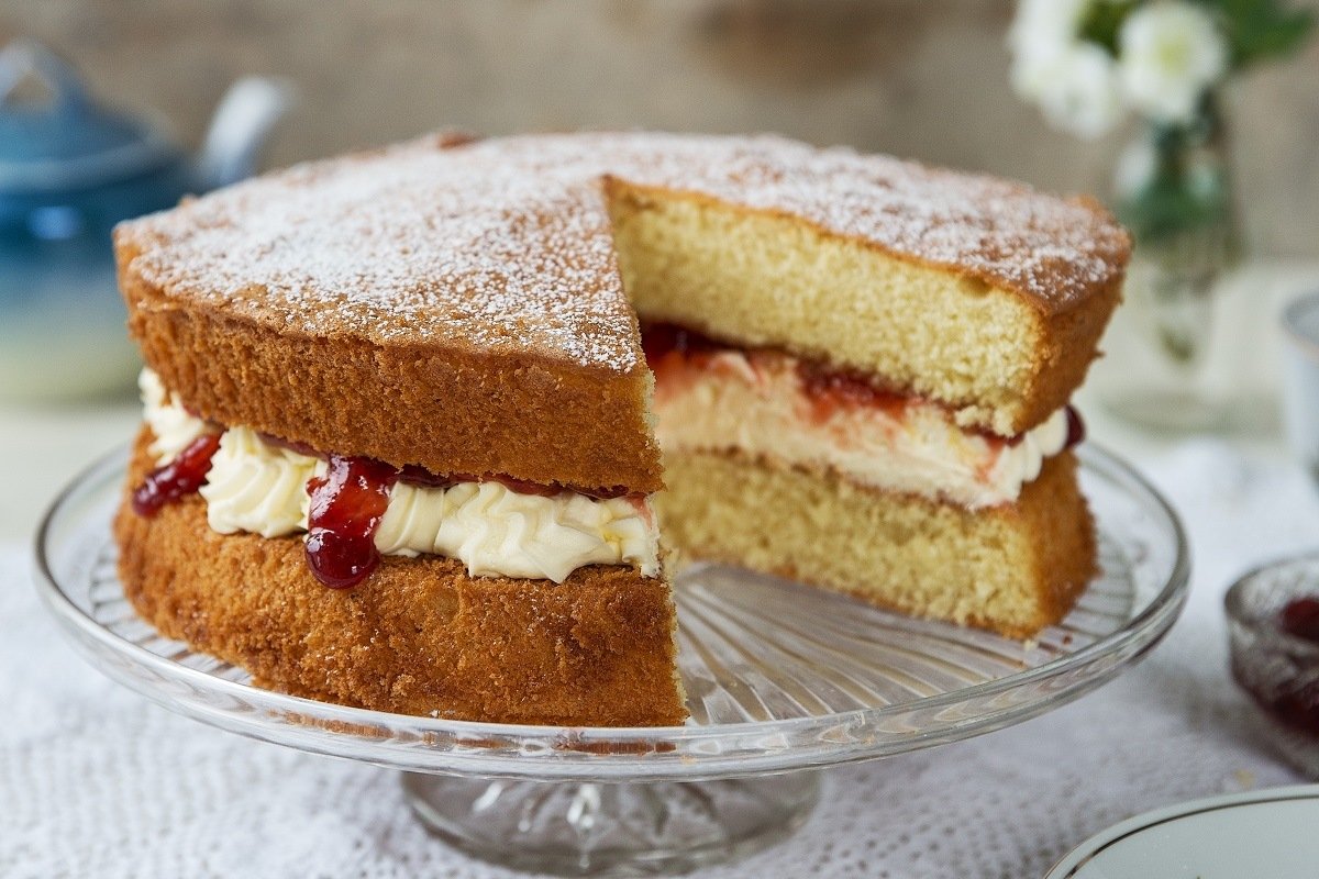 Самый простой бисквитный. Classic Victoria Sponge Cake. Бисквит. Красивый бисквит. Классический бисквитный торт.