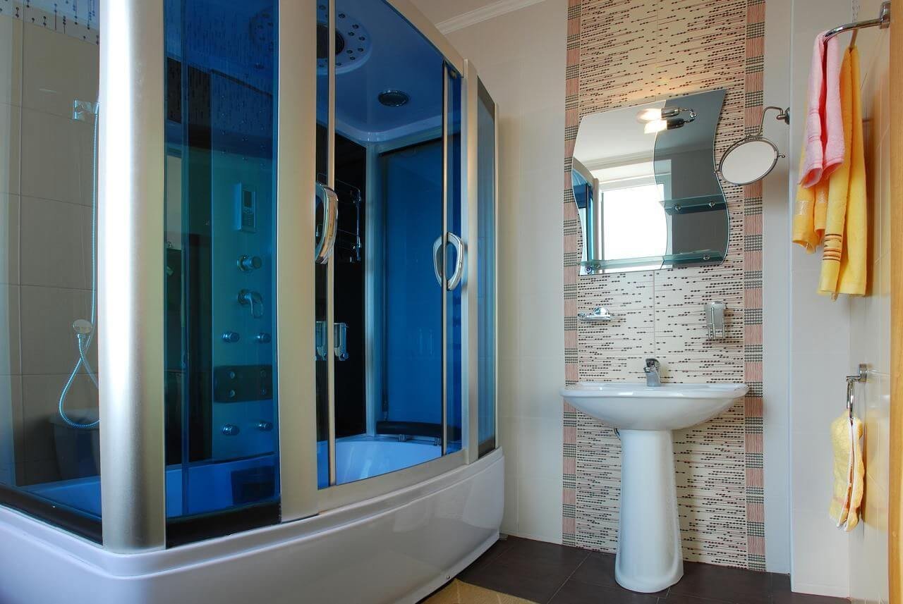 Сервисный центр душе. Ванная комната с душем. Ванные комнаты с душевой кабиной. Ванная с душевой кабинкой. Ванная комната с душевой кабинкой.