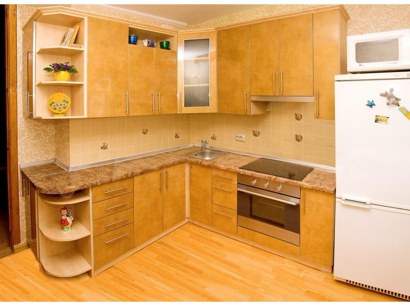 Хорошая простая кухня. Кухня угловая 9кв.м 9 кв.м. Кухонный гарнитур. Кухонный гарнитур угловой. Кухонный гарнитур для маленькой кухни.