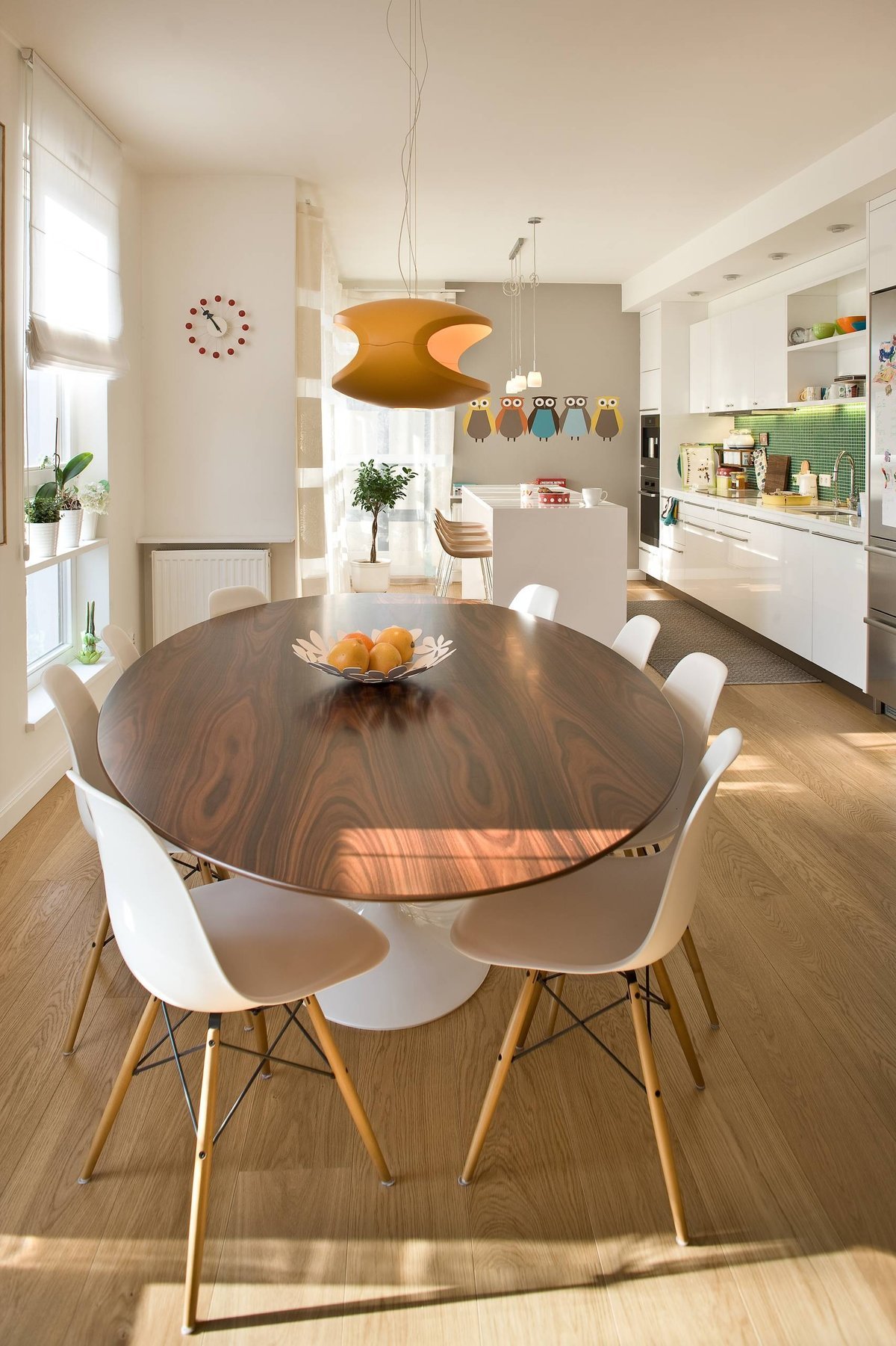 Дизайн кухонного стола. Круглый стол МИД сенчури. Обеденный стол Tulip Wood овальный 196х122. Стол обеденный МИД сенчури. Стол Тулип раздвижной круглый.