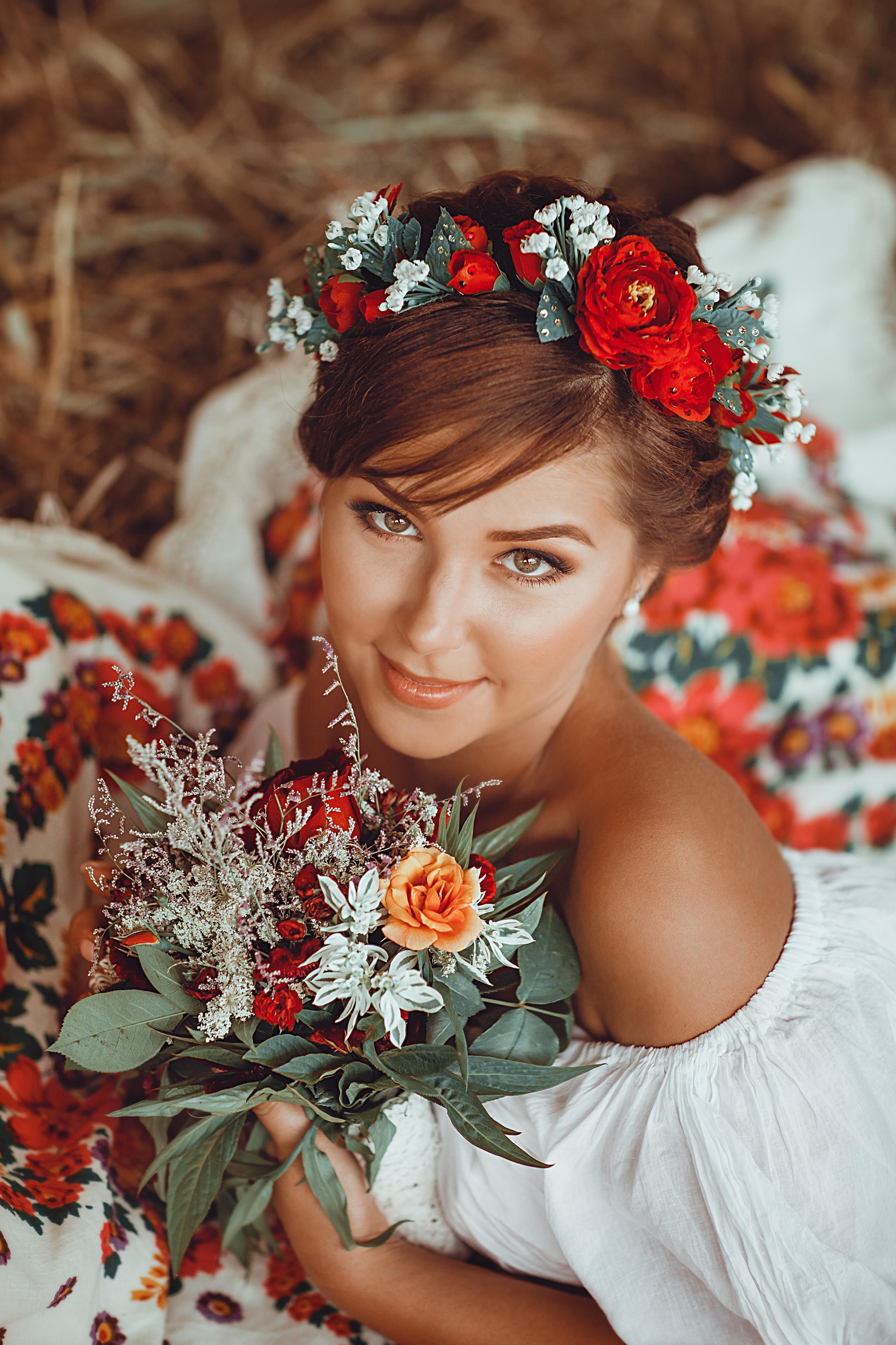 Красивая русская невеста. Свадьба в русском стиле. Прически в народном стиле. Прическа в русском стиле. Фотосессия в русском стиле.