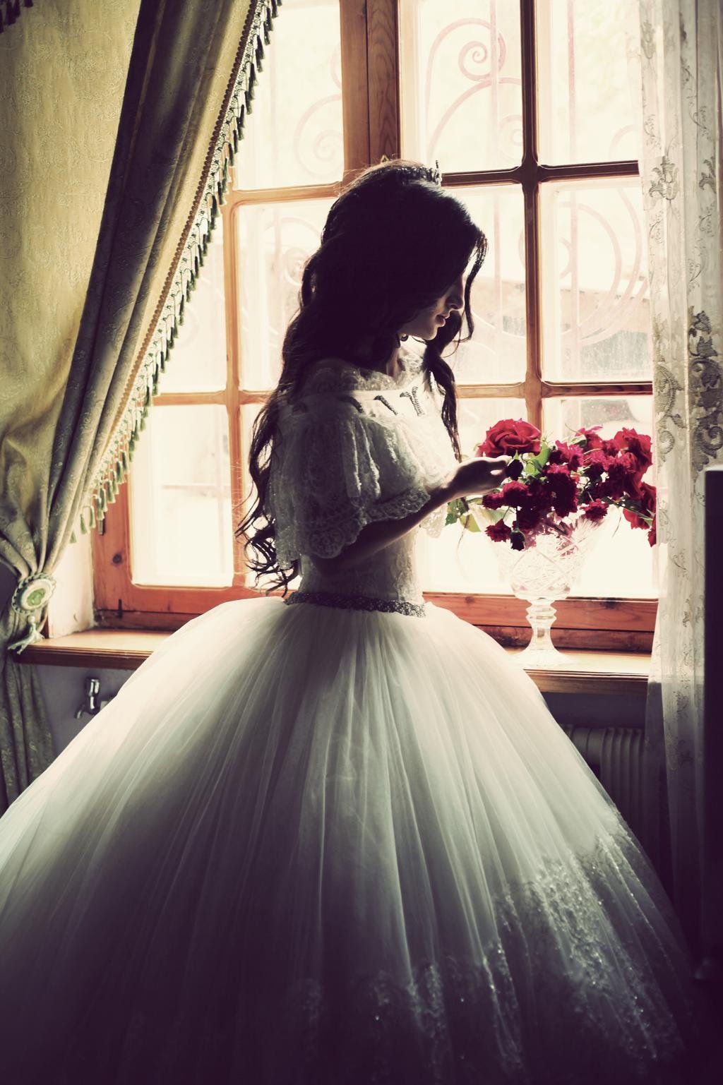 Фото Девушки Брюнетка В Свадебном Платье