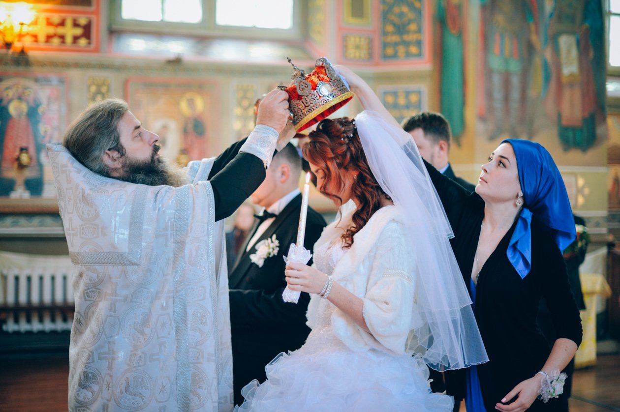 Православные женихи. Венчание в православной церкви. Невеста в храме. Таинство венчания в православной церкви. Православные жених и невеста.