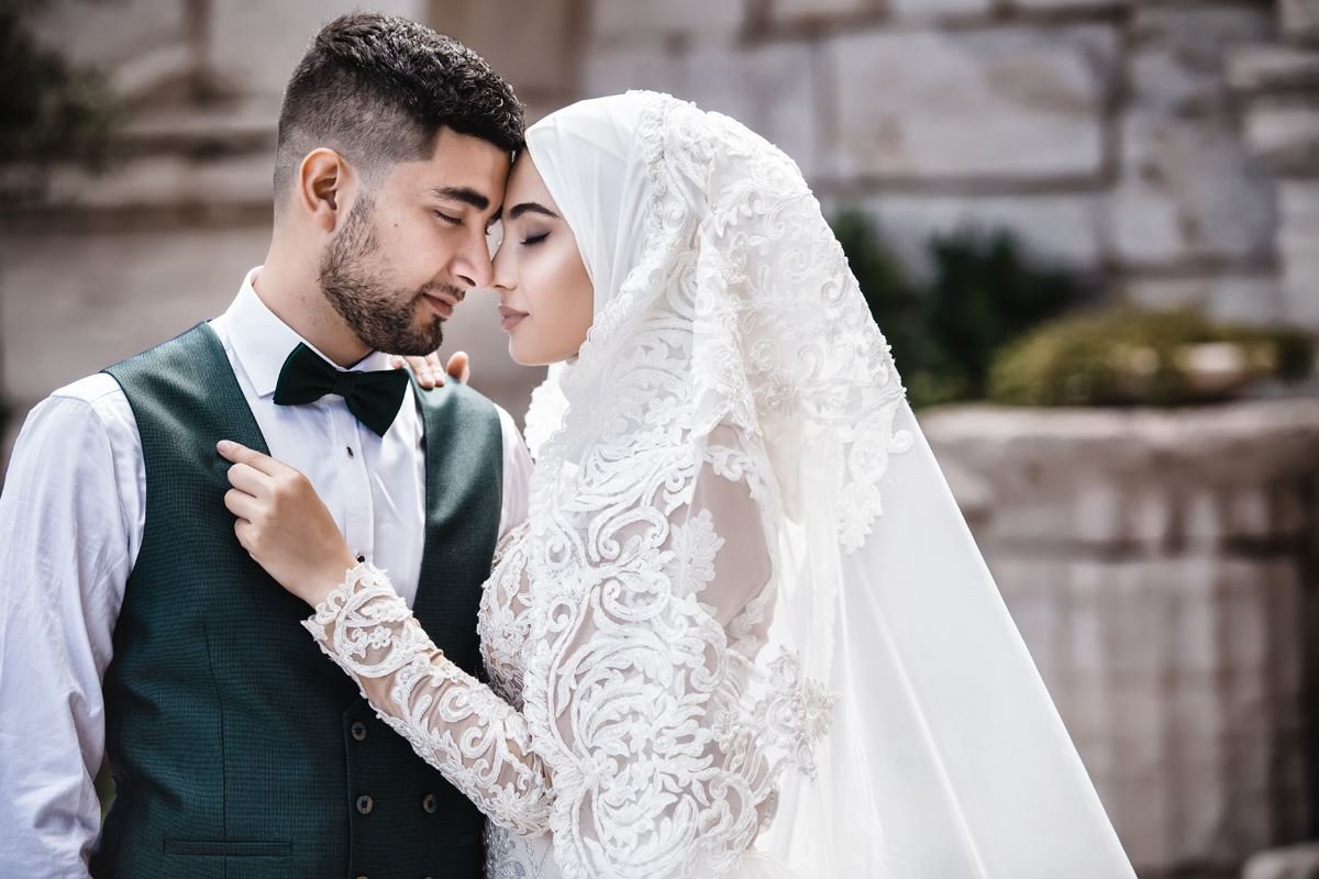 Мусульманский замуж. Шаву арус. Свадьба мусульман. Традиционная мусульманская свадьба. Мусульманские жених и невеста.
