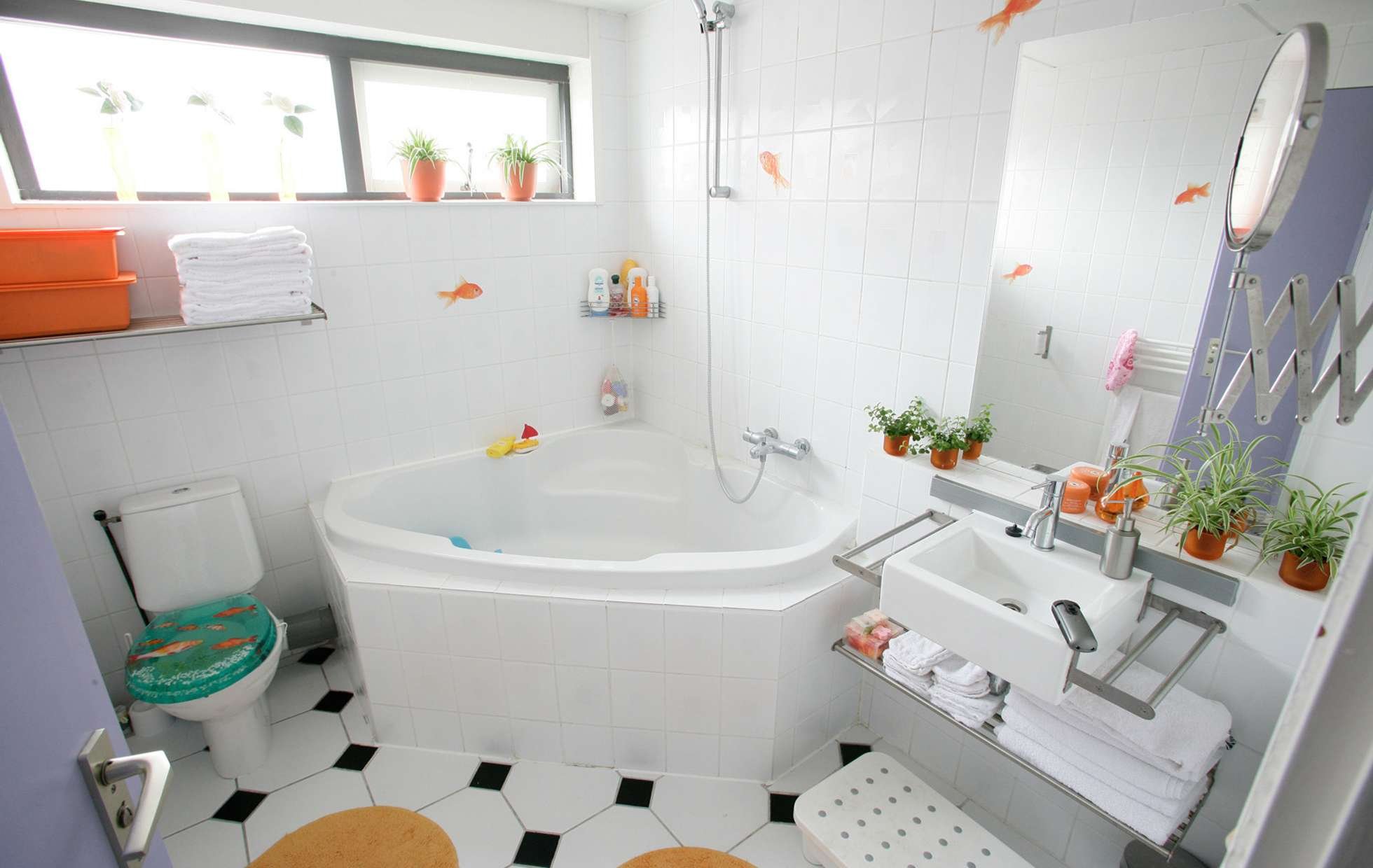 Как сделать дизайн ванной. Обустройство ванной комнаты. Маленькие Ванные комнаты. Интерьер маленькой ванной комнаты. Идеи для маленькой ванной.