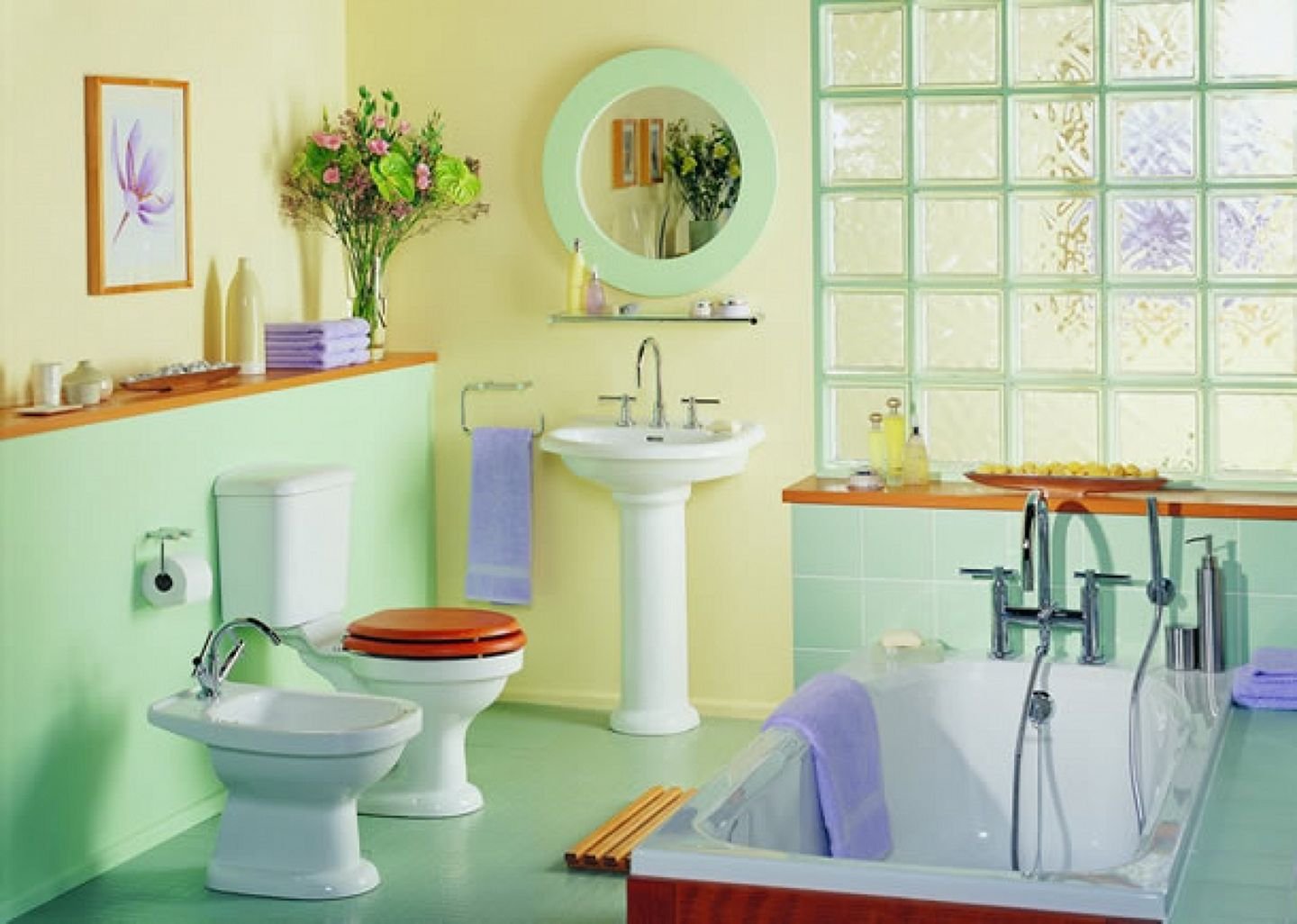 Какой краской можно покрасить в ванной. Краска для ванной комнаты для стен. Окрашивание стен в ванной. Крашенные стены в ванной. Цвет стен в ванной комнате.