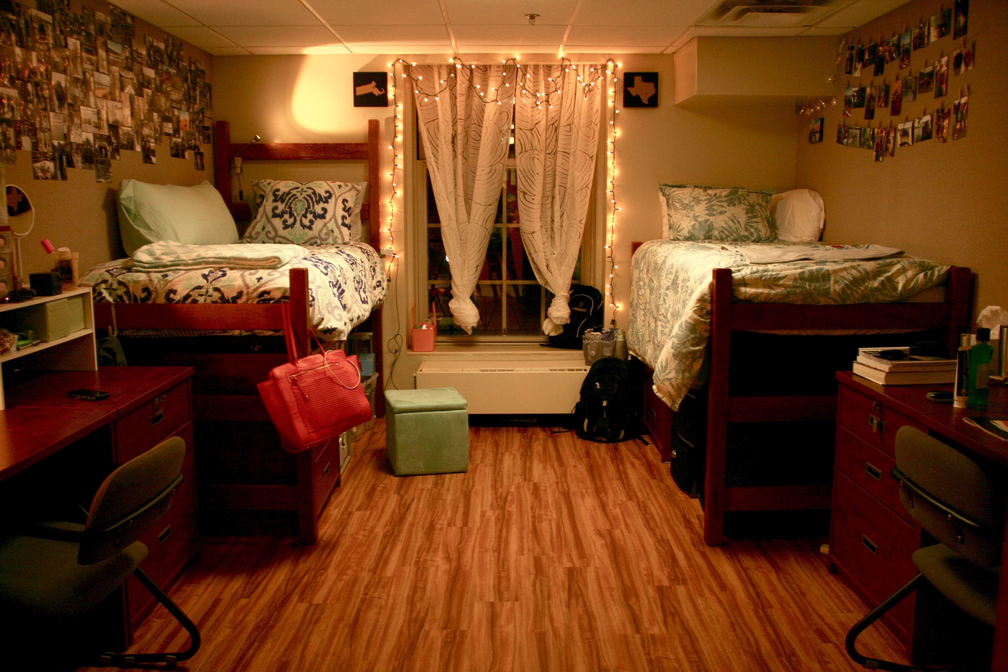 Как получить комнату в общежитии. Комната в общежитии. Уютная комната в общежитии. Красивая комната в общаге. Спальня в общежитии.