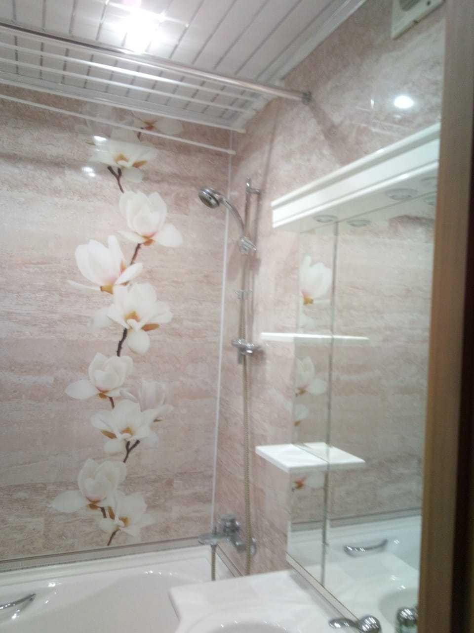 Ванна отделка стеновыми панелями. Ванная панелями. Панели ПВХ для ванной. Ванная комната из пластиковых панелей. Отделка ванной панелями ПВХ.