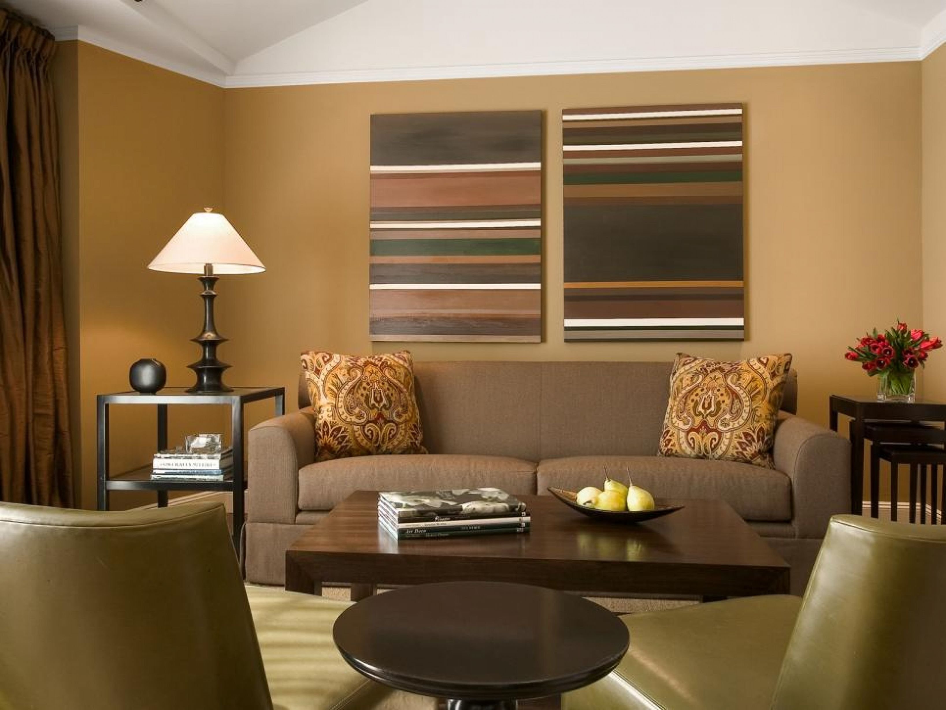 Цвета стен в интерьере гостиной. Интерьер в коричневых тонах. Цветовые сочетания в интерьере. Сочетание цветов в интерьере гостиной. Сочетание коричневого в интерьере.