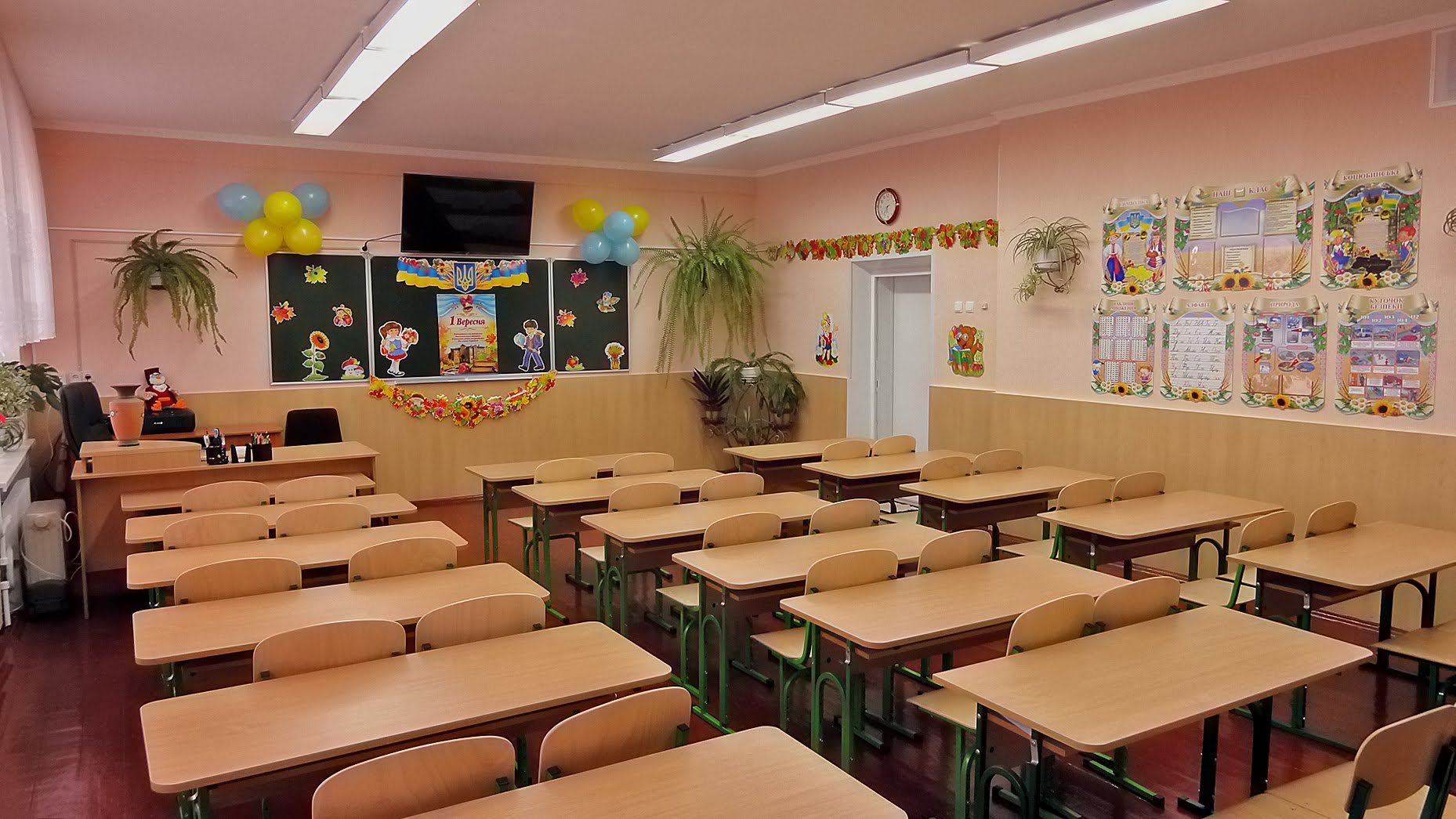 Можно ли создать класс в классе. Классный кабинет в школе. Классная комната в школе. Классные кабинеты начальных классов. Кабинет первого класса.