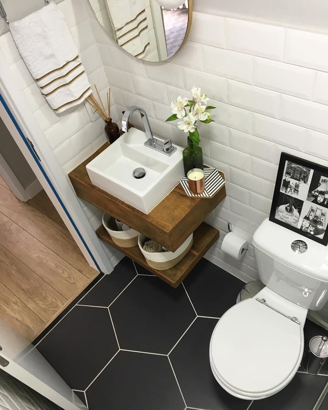 Хрущевка ванная комната совмещенная с туалетом. Маленький совмещённый санузел с ванной. Идея ванной комнаты с туалетом. Маленькая ванная комната с туалетом. Малогабаритный совмещенный санузел.