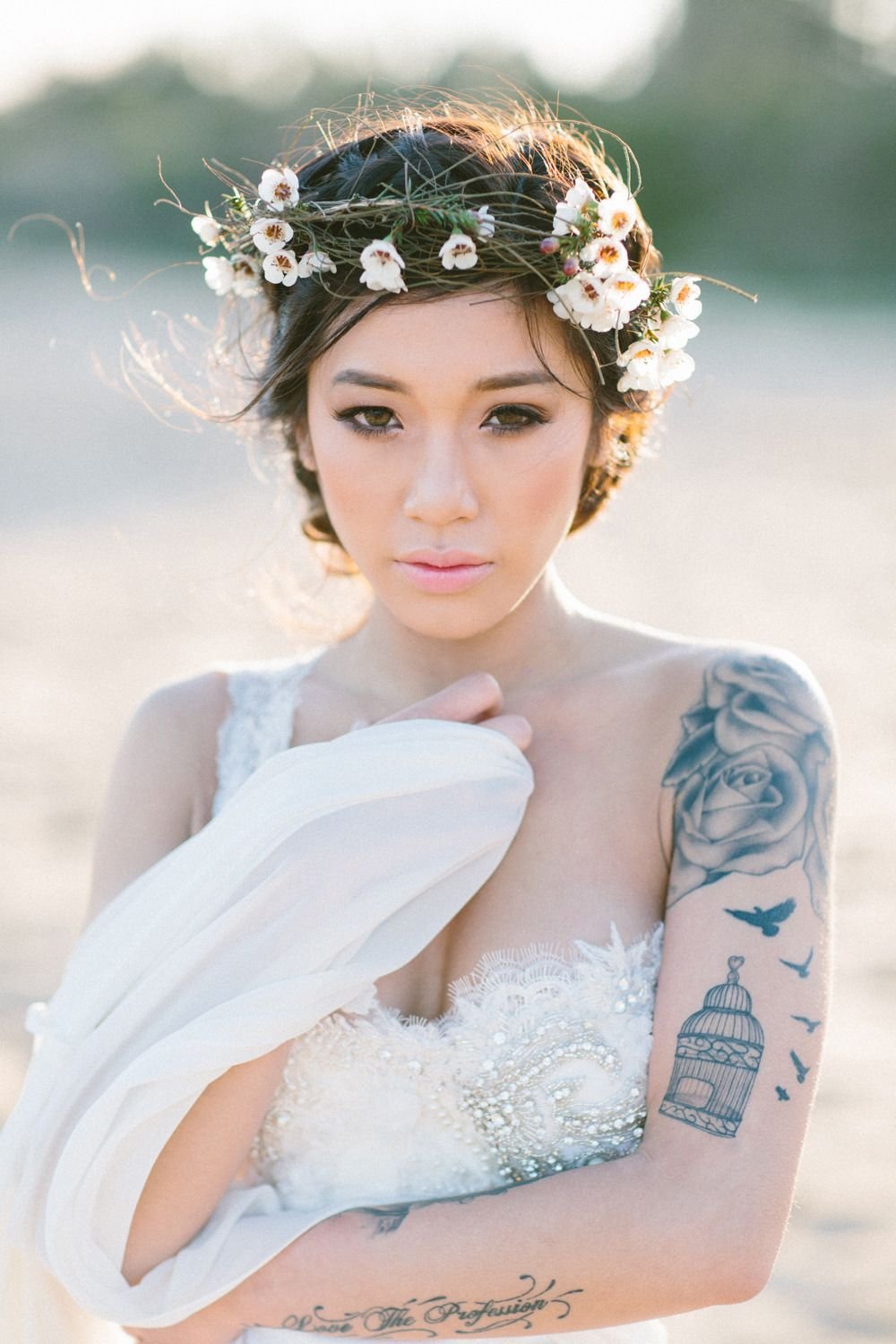 Свадебное платье с татуировками