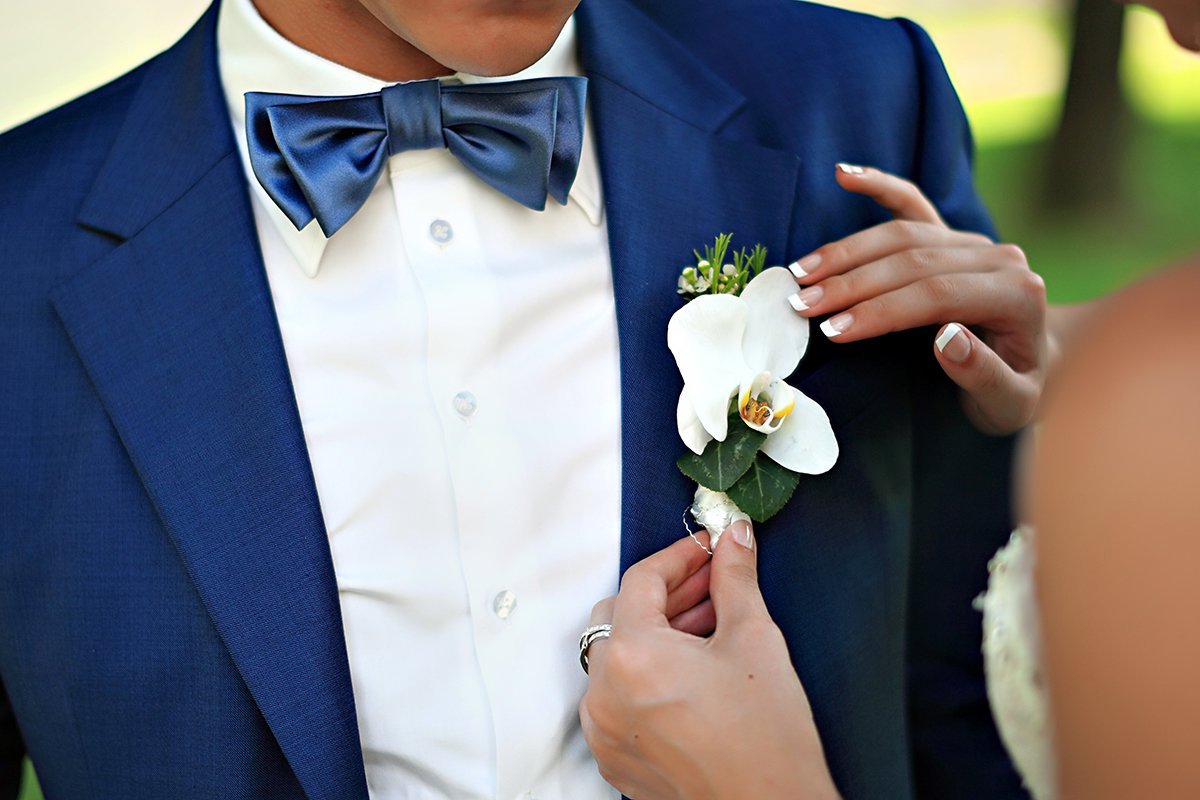 Голубой костюм жениха