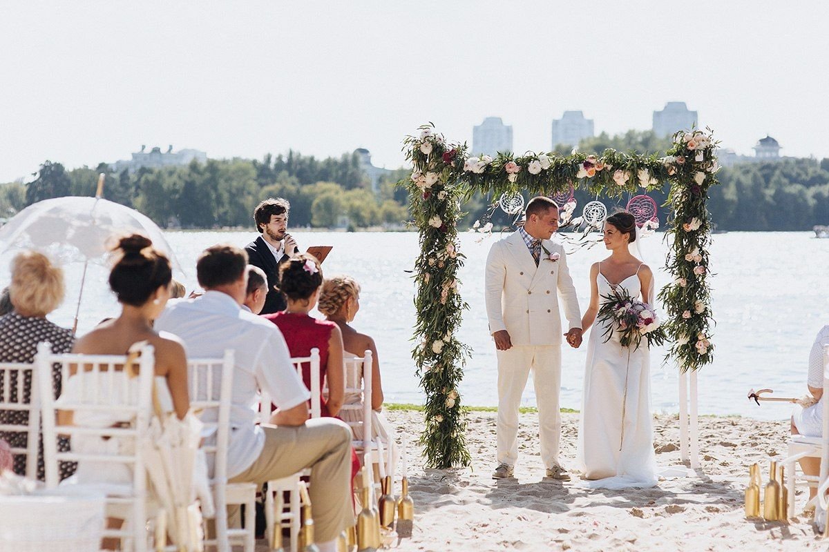 Помощь в организации свадьбы elizabeth wedding ru. Свадьба на природе. Свадьба на берегу реки. Свадьба на пляже. Выездная церемония бракосочетания.