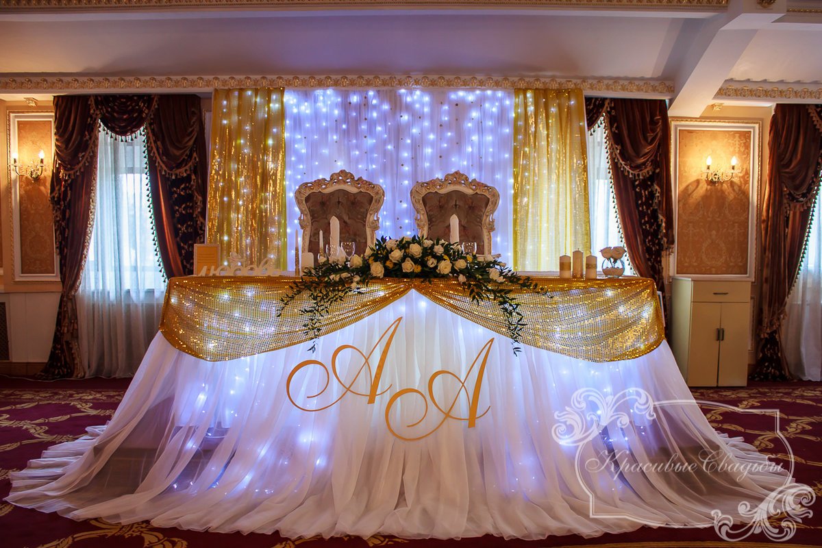 Украшение свадебного зала в золотом цвете