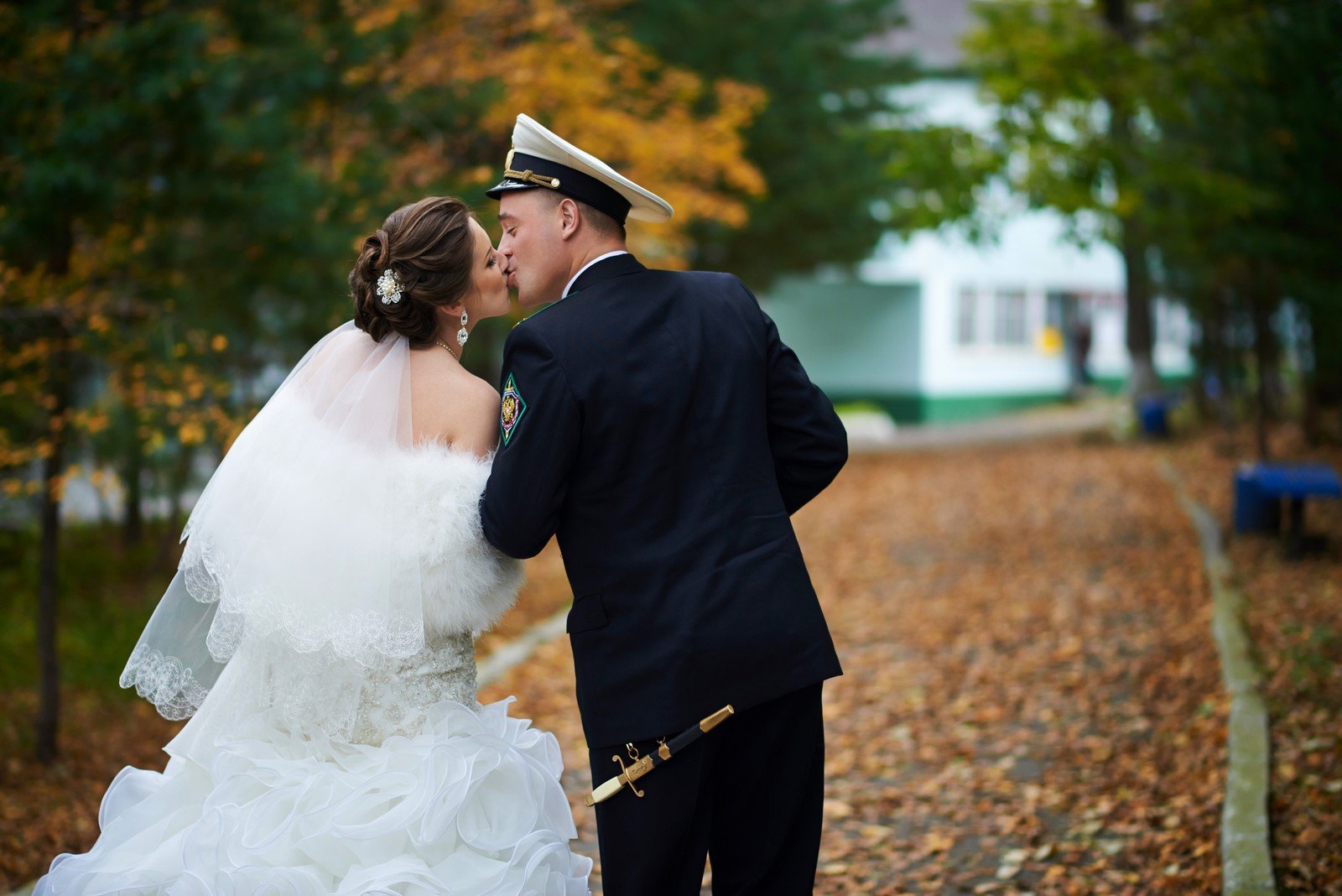Жена военного 2. Свадьба в военном стиле. Военный с невестой. Свадьба военного и невесты. Жених военный.