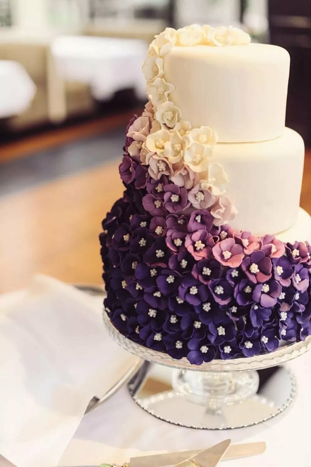 Фото современных тортов. Стильное украшение торта. Красивые торты. Свадебный торт!. Необычный свадебный торт.