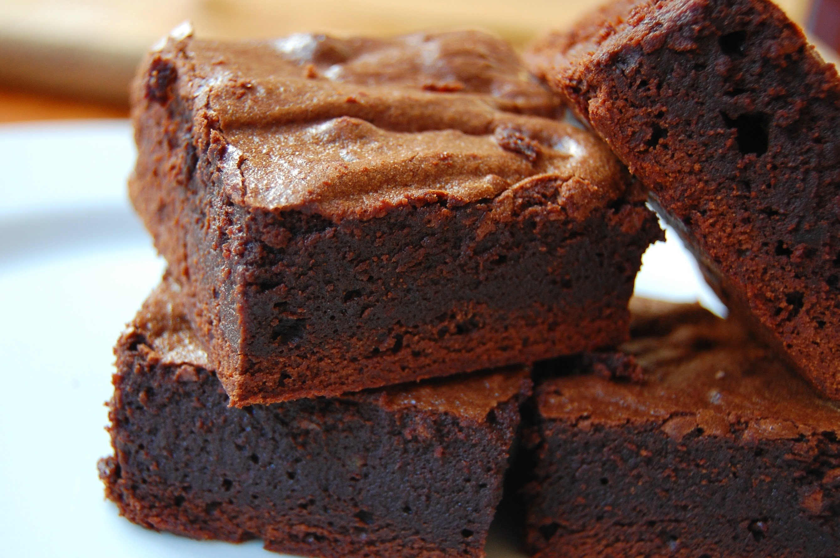 Кухне шоколадный пирог. Шоколадное пирожное Брауни. Пирог Брауни. Шоколадный Брауни классический. Пирог Брауни шоколадный.